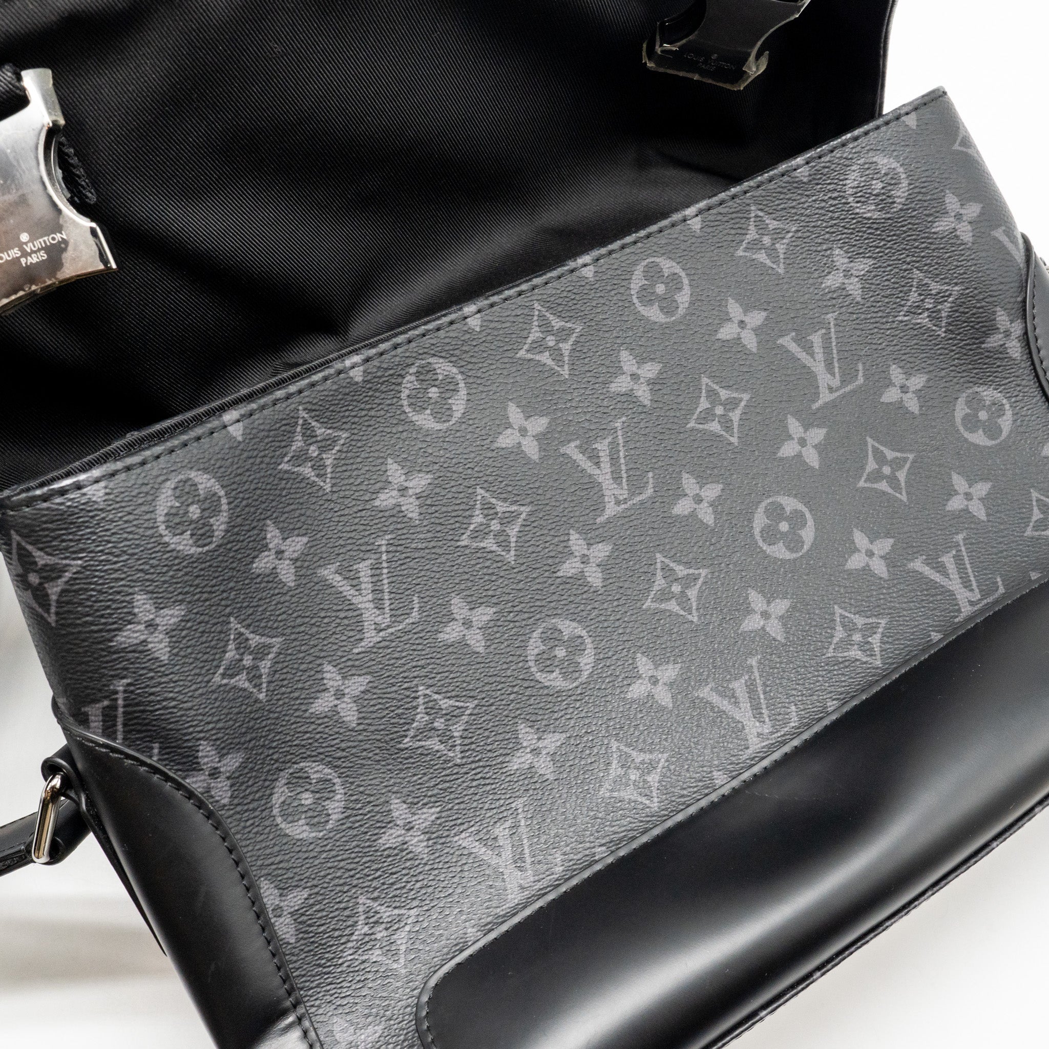louis-vuitton-messenger-voyager-pm-monogram-canvas-black-shw