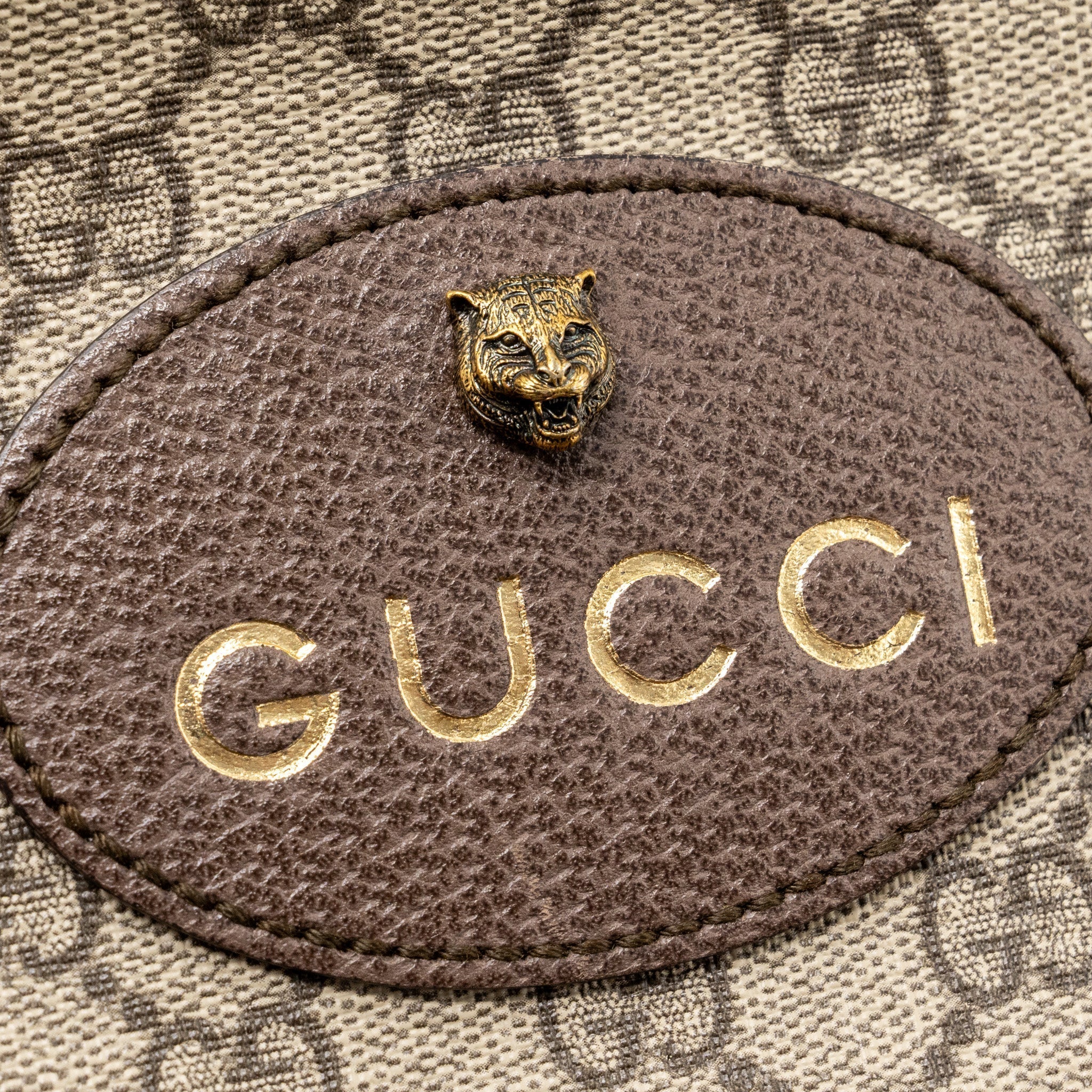 gucci-gg-supreme-camera-bag-canvas-leather-ghw