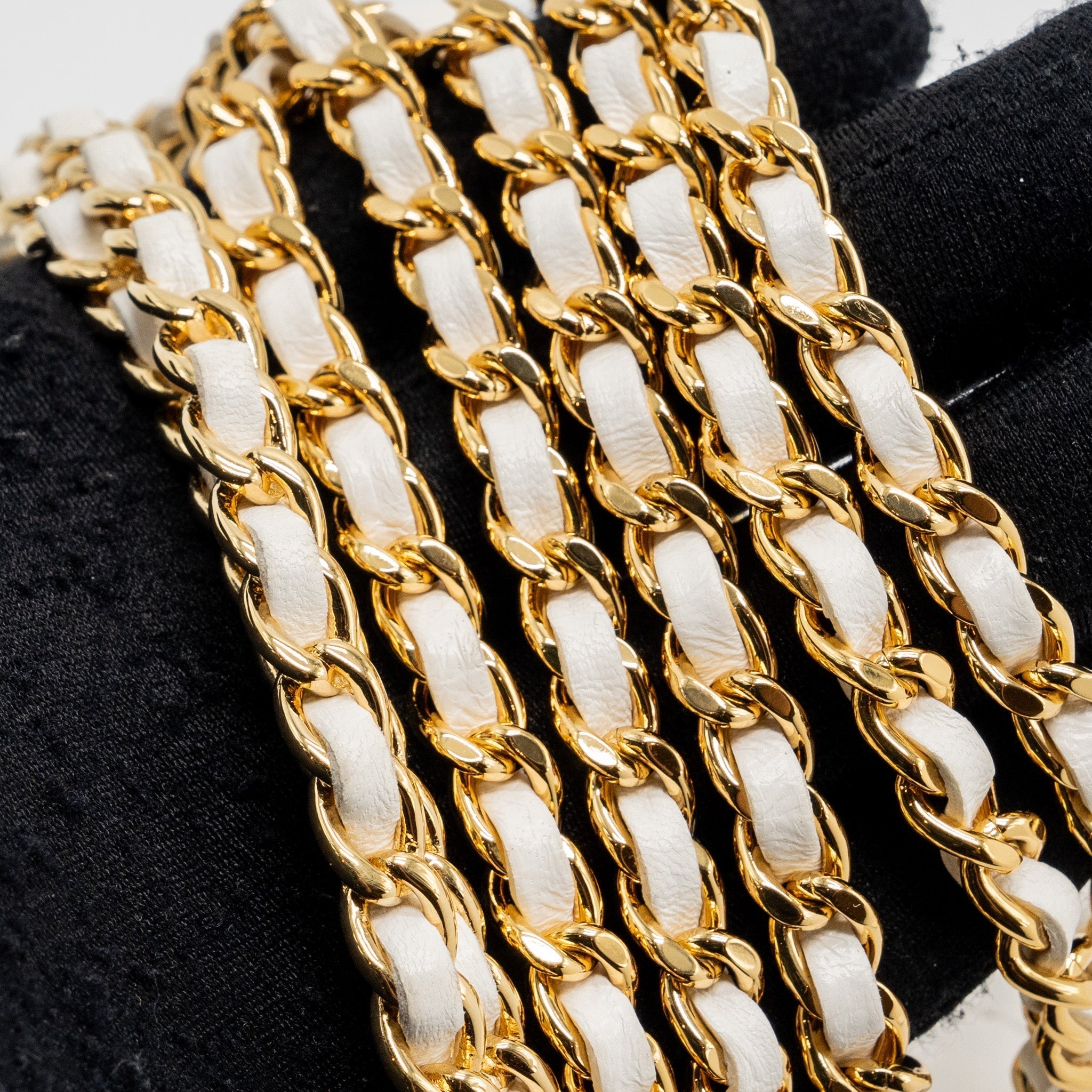 chanel-top-handle-round-vanity-with-chain-lambskin-white-ghw-microchip-copy