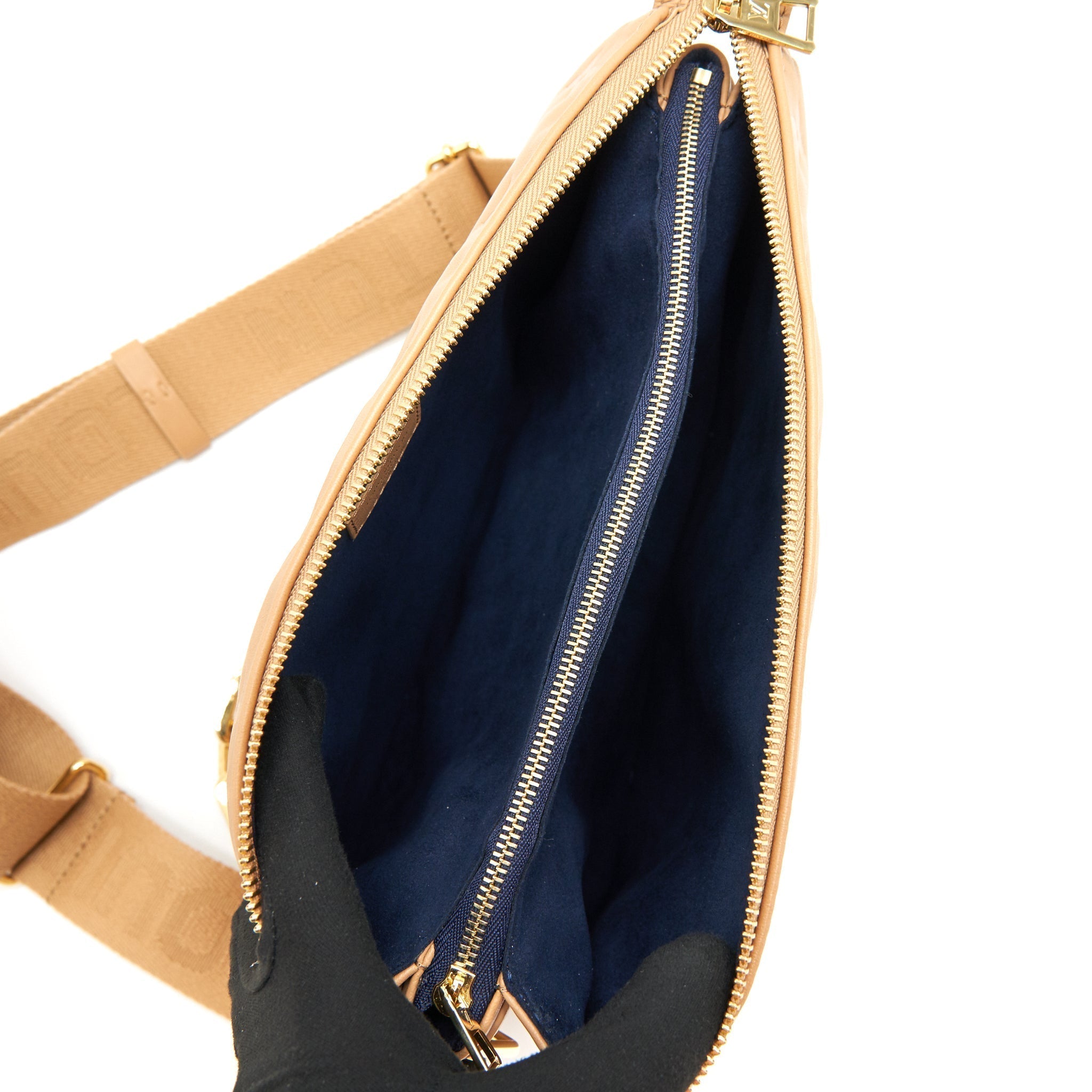 louis-vuitton-coussin-pm-camel