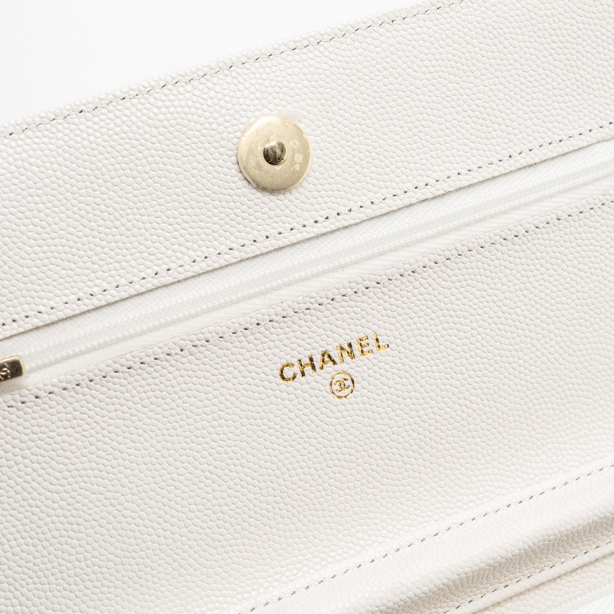 chanel-classic-wallet-on-chain-caviar-white-lghw-microchip-3