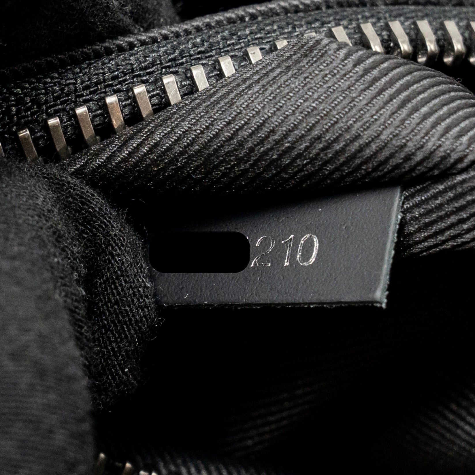 louis-vuitton-messenger-voyager-pm-monogram-canvas-black-shw