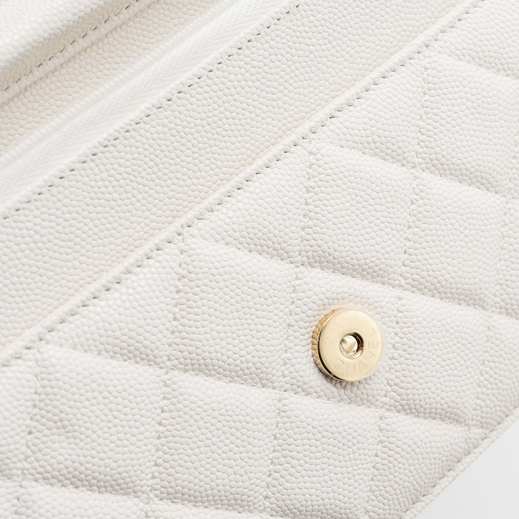 chanel-classic-wallet-on-chain-caviar-white-lghw-microchip-3