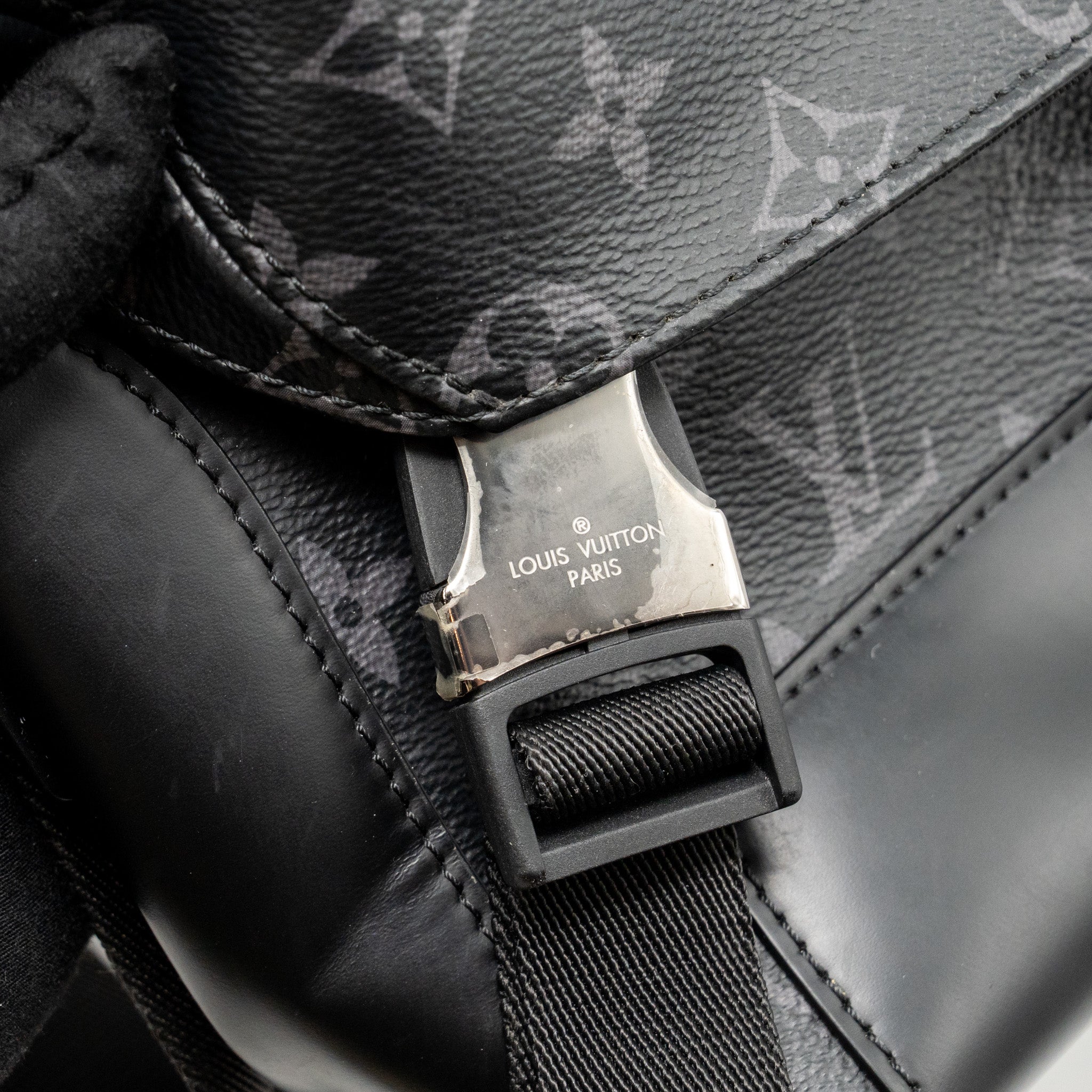 louis-vuitton-messenger-voyager-pm-monogram-canvas-black-shw