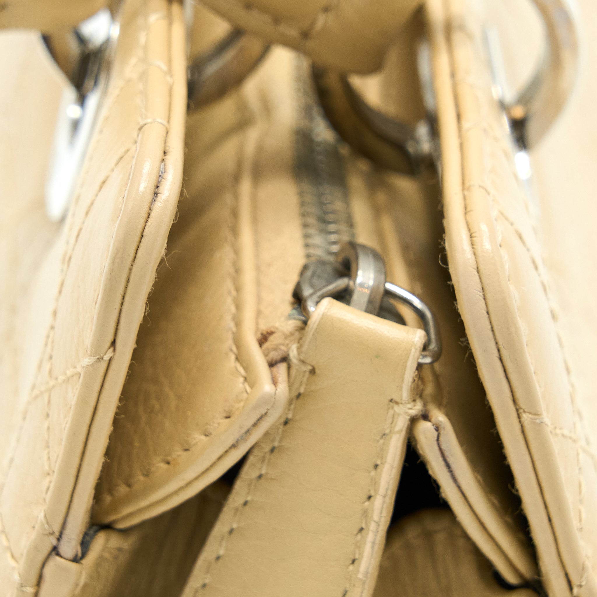 dior-vintage-lady-dior-long-cuir-calfskin-beige-shw