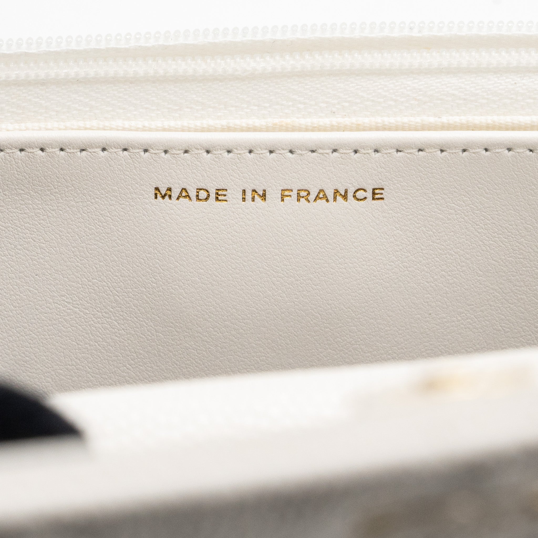 chanel-classic-wallet-on-chain-caviar-white-lghw-microchip-3