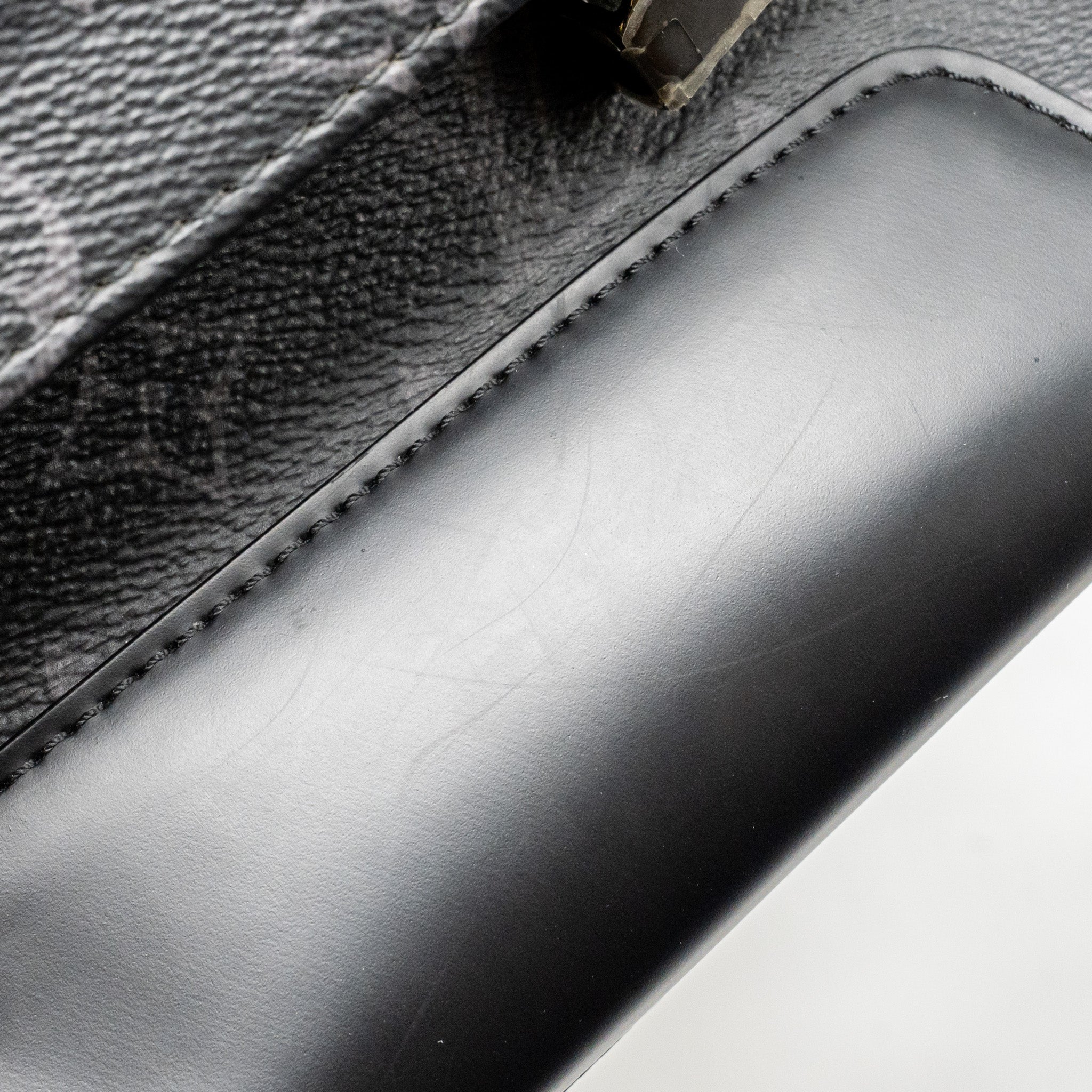 louis-vuitton-messenger-voyager-pm-monogram-canvas-black-shw