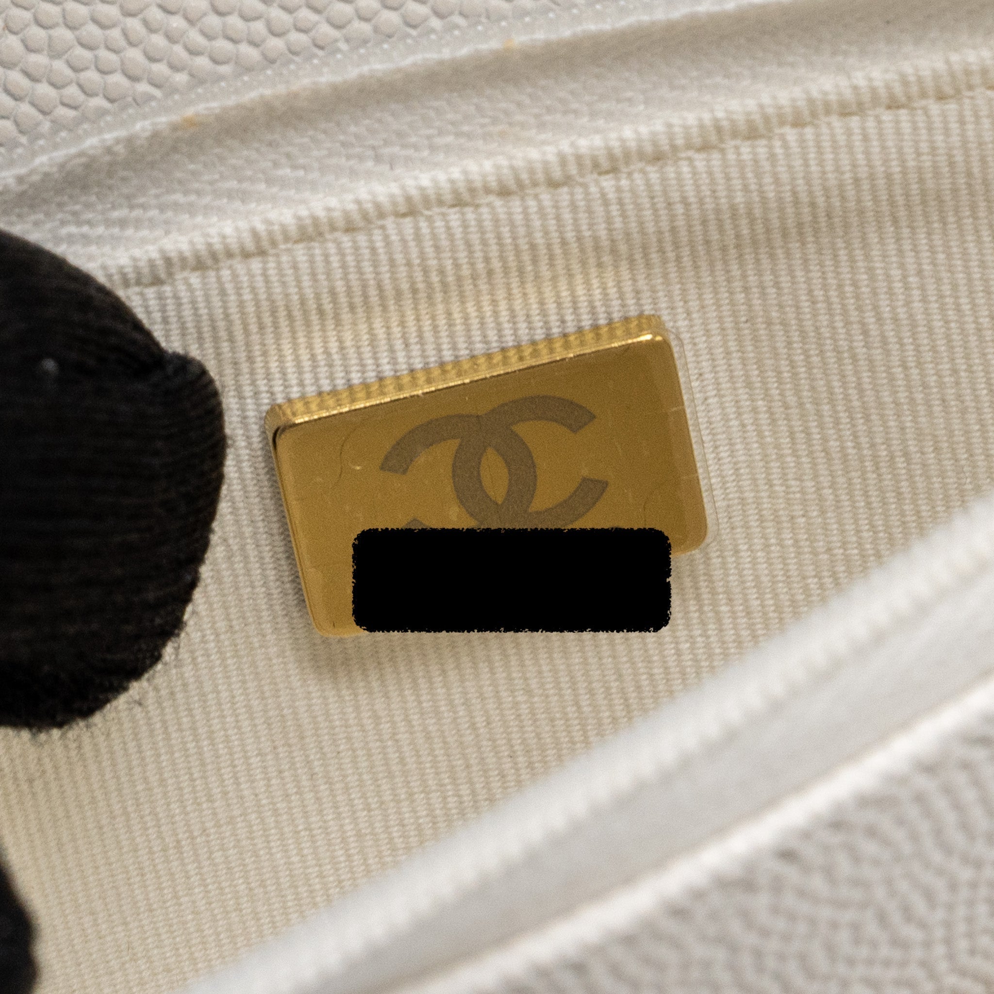 chanel-classic-wallet-on-chain-caviar-white-lghw-microchip-3