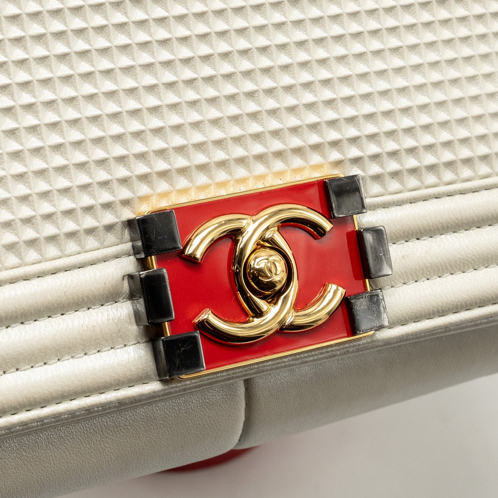 chanel-boy-bag-white