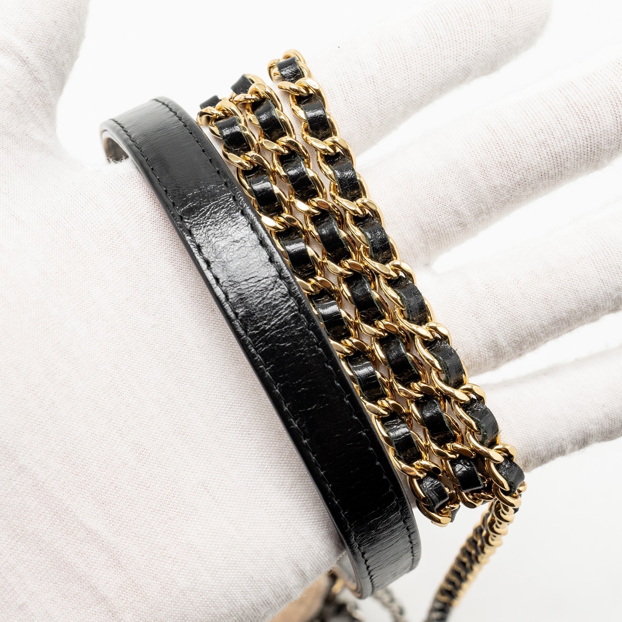 chanel-gabrielle-double-zip-clutch-on-chain-calfskin-beige-black-multicolor-hardware-copy