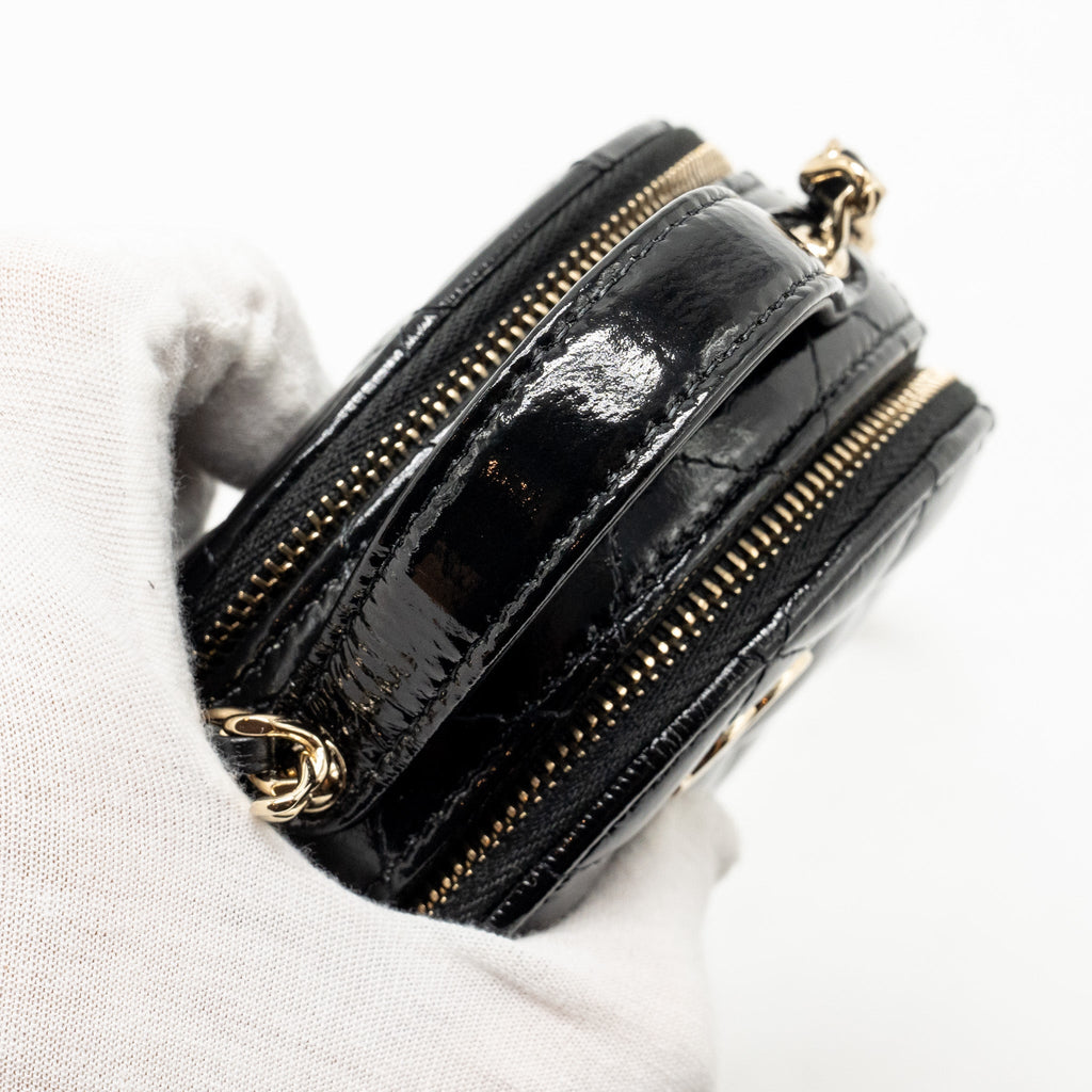 chanel-22b-top-handle-mini-round-vanity-case-with-chain-shiny-leather-black-lghw-microchip