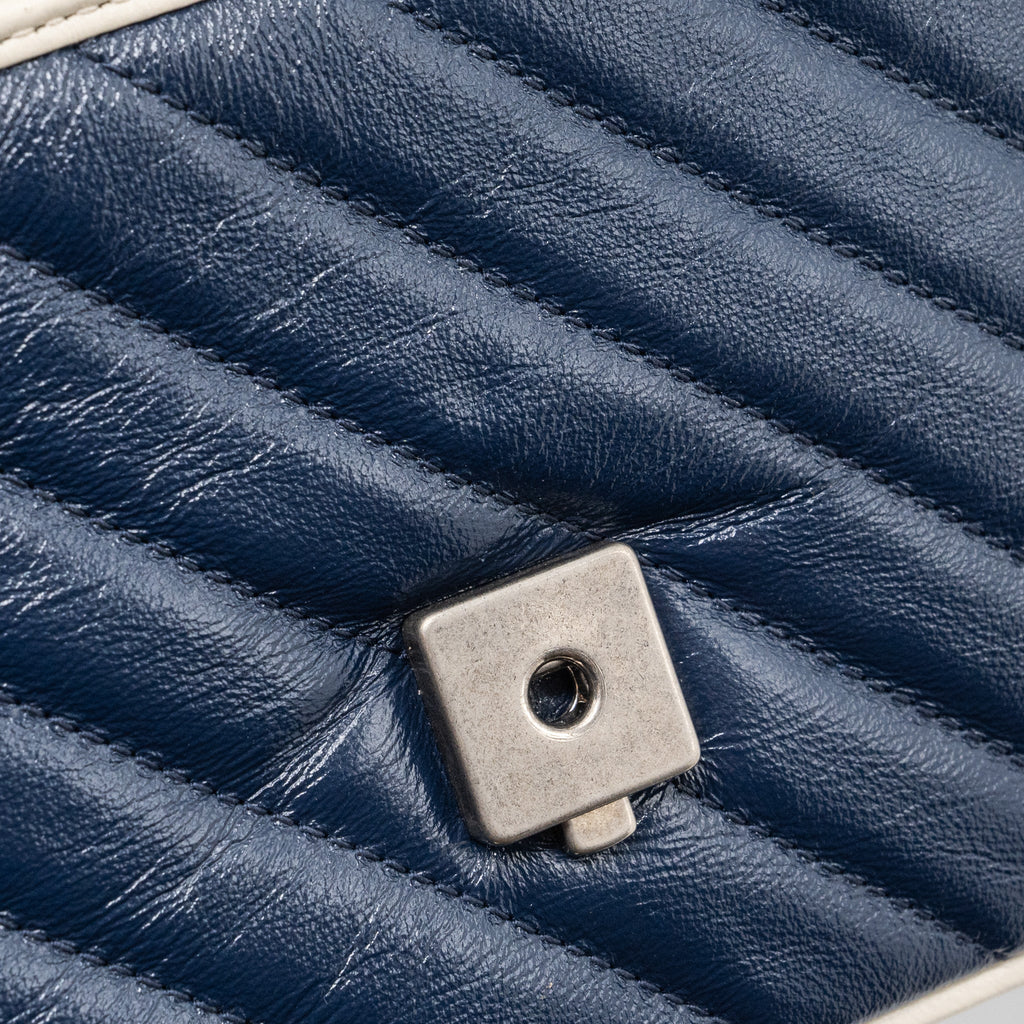 gucci-gg-marmont-top-handle-bag-calfskin-navy-white-shw