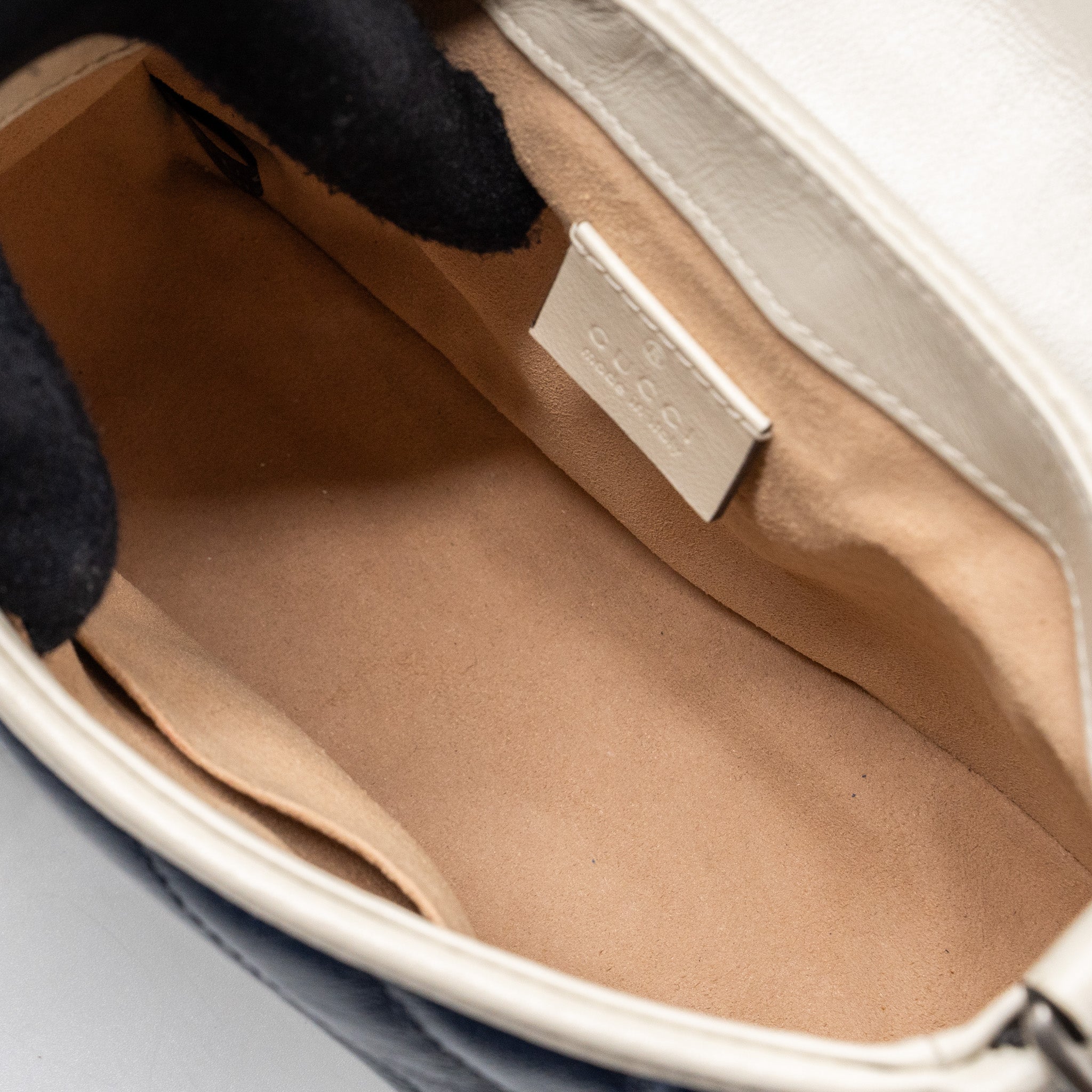 gucci-gg-marmont-top-handle-bag-calfskin-navy-white-shw