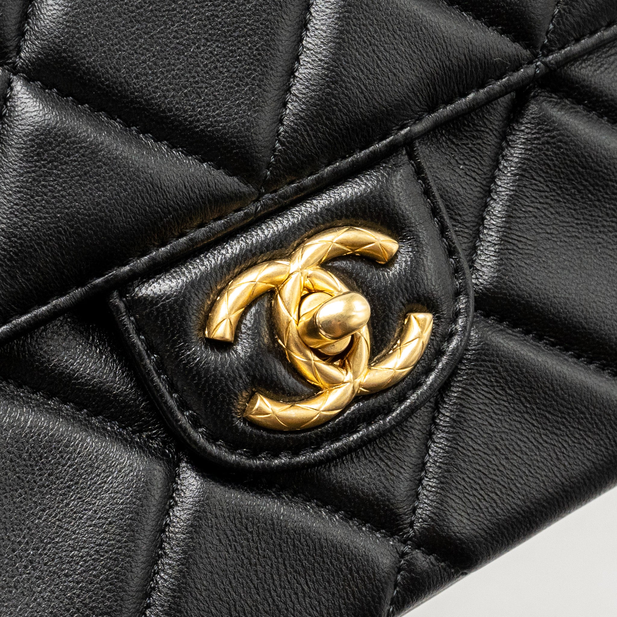 chanel-quilted-mini-flap-bag-with-detailed-chain-lambskin-black-ghw-microchip