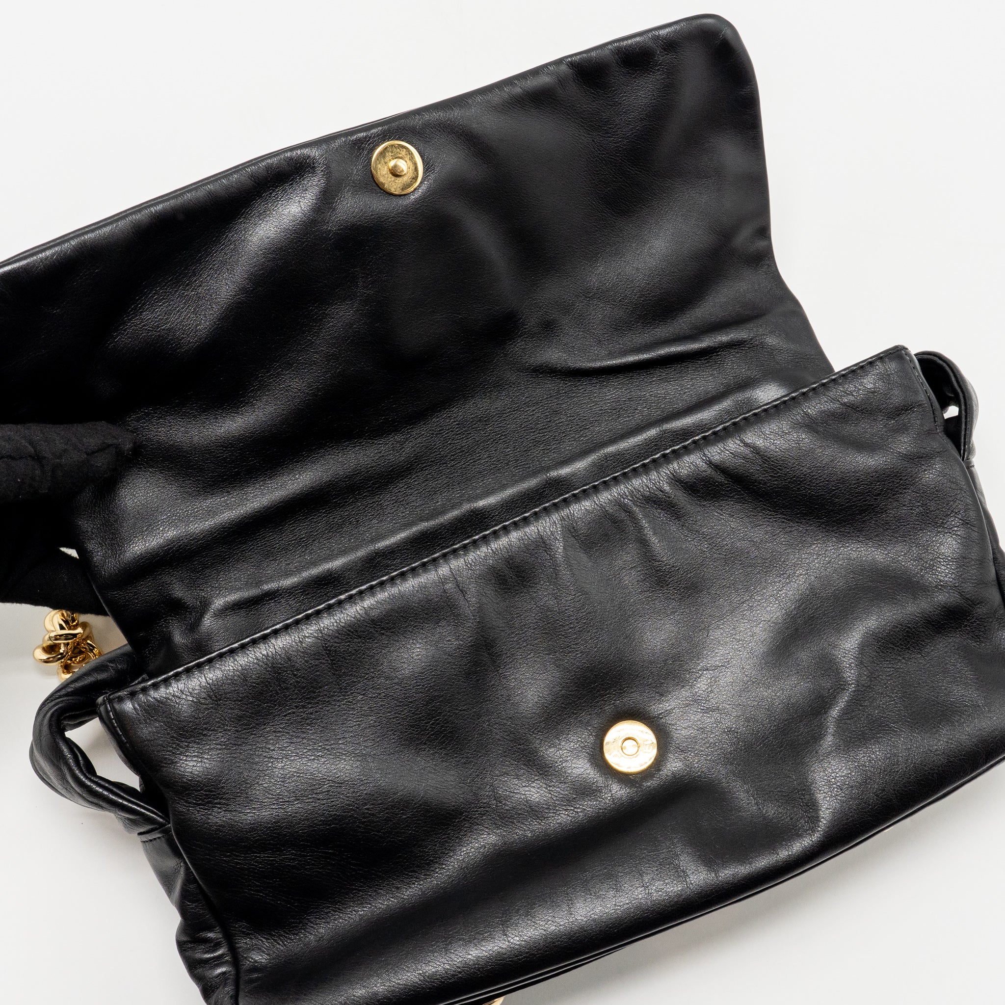 chanel-rodeo-drive-flap-bag-calfskin-black-ghw
