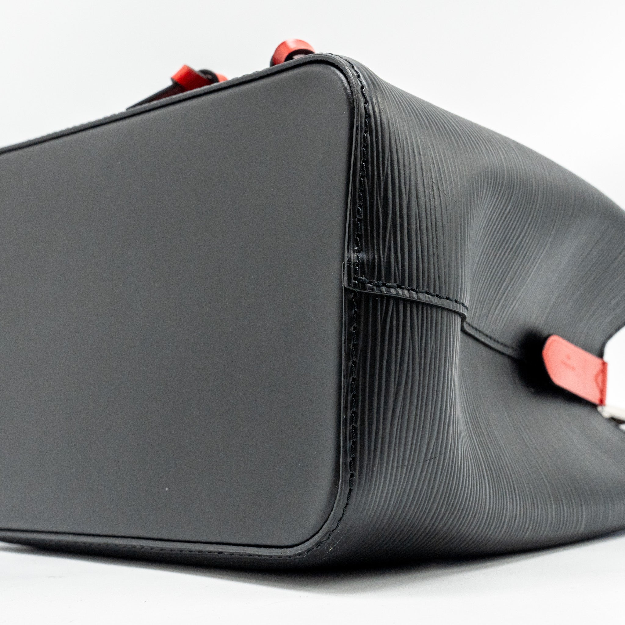 louis-vuitton-neo-noe-bb-epi-leather-black-saffron-multicolor-shw