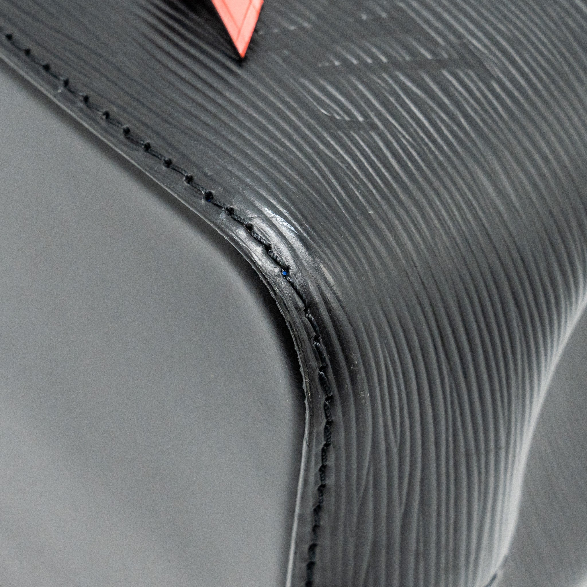 louis-vuitton-neo-noe-bb-epi-leather-black-saffron-multicolor-shw