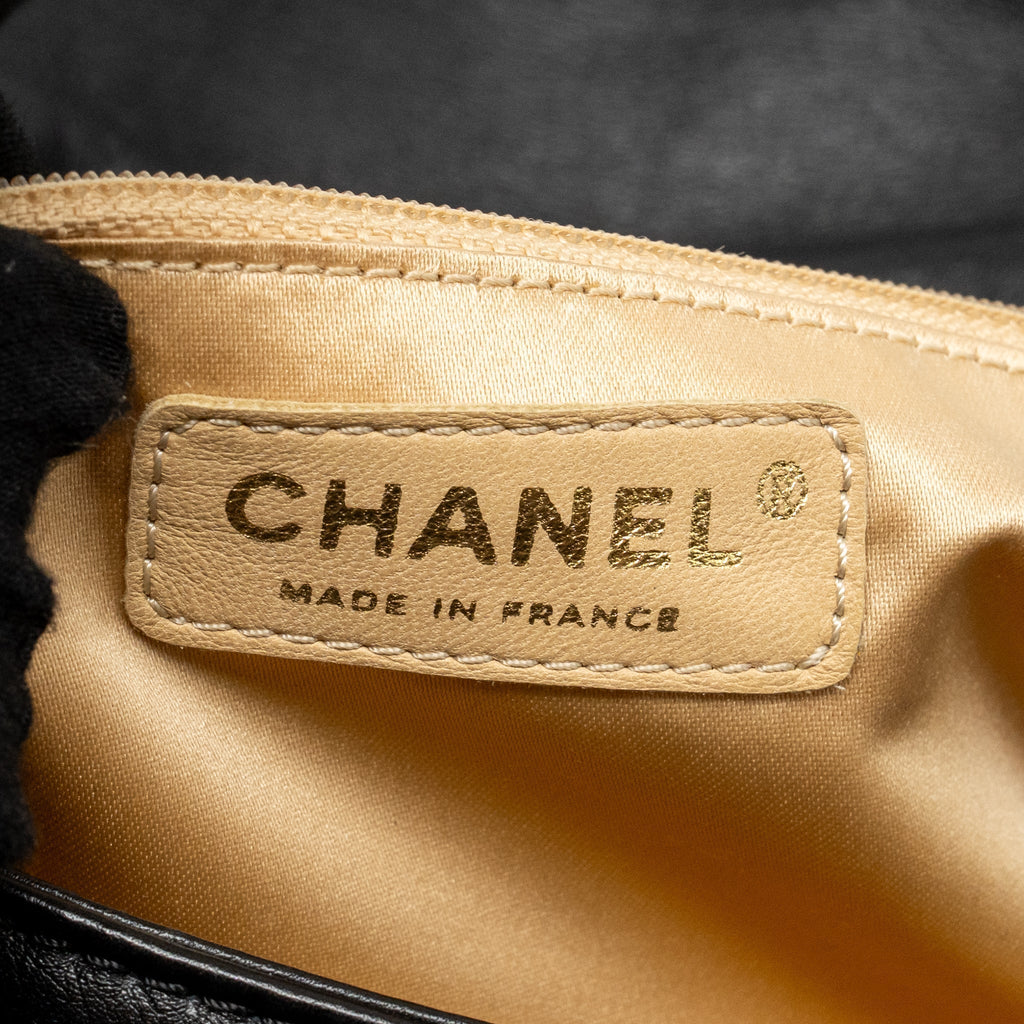 chanel-rodeo-drive-flap-bag-calfskin-black-ghw