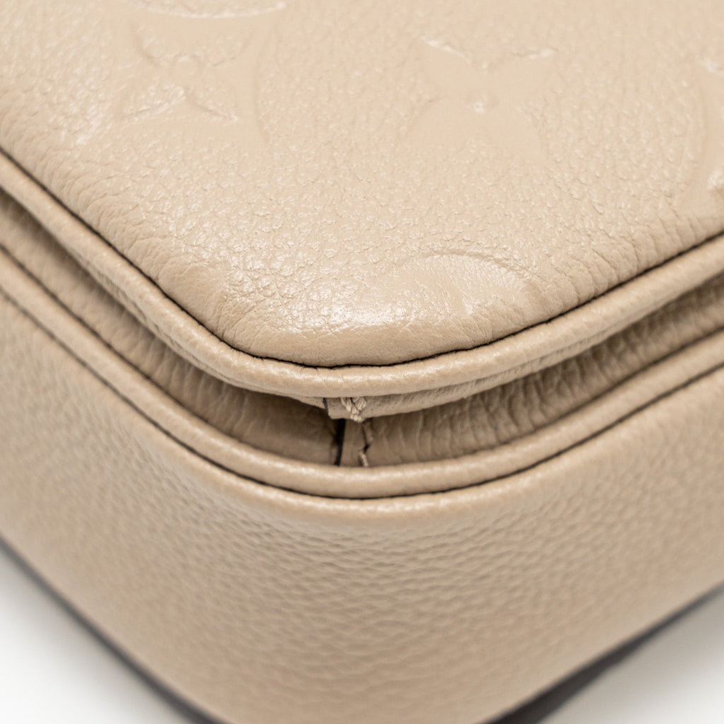 louis-vuitton-pochette-metis-monogram-empreinte-tourterelle-ghw
