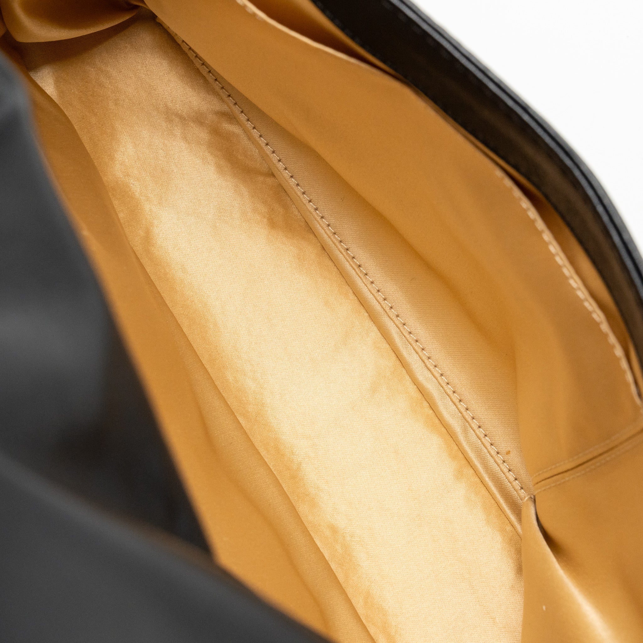 chanel-rodeo-drive-flap-bag-calfskin-black-ghw