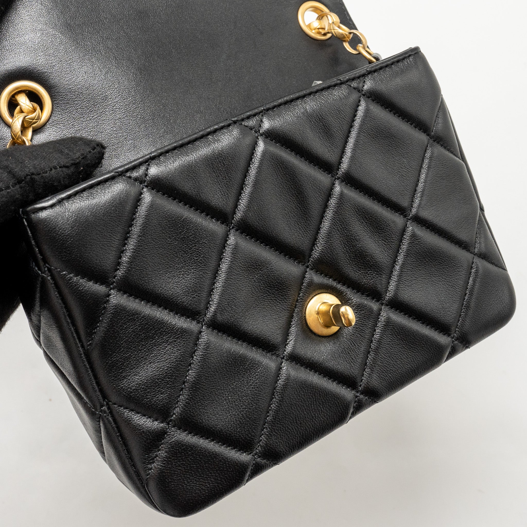chanel-quilted-mini-flap-bag-with-detailed-chain-lambskin-black-ghw-microchip