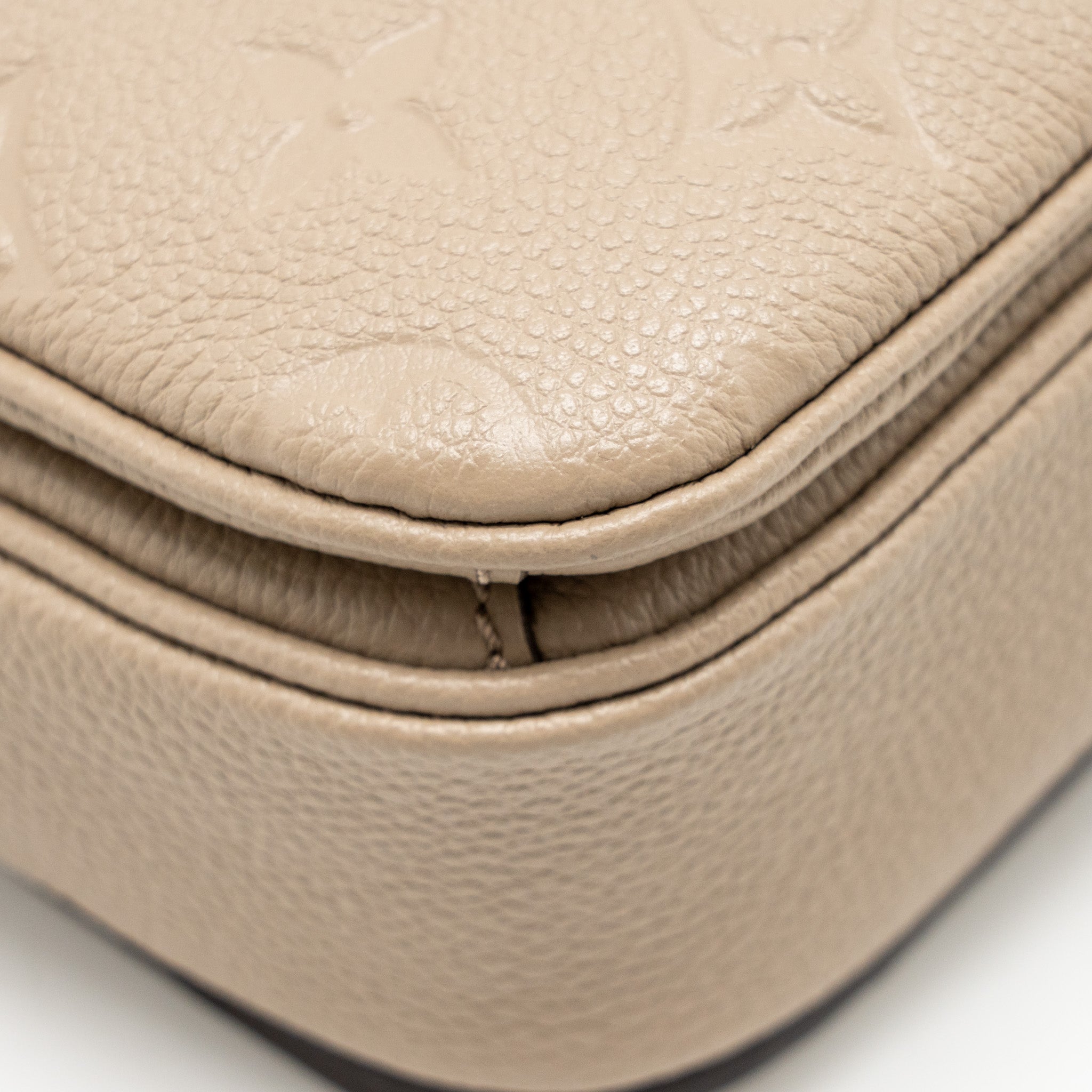 louis-vuitton-pochette-metis-monogram-empreinte-tourterelle-ghw