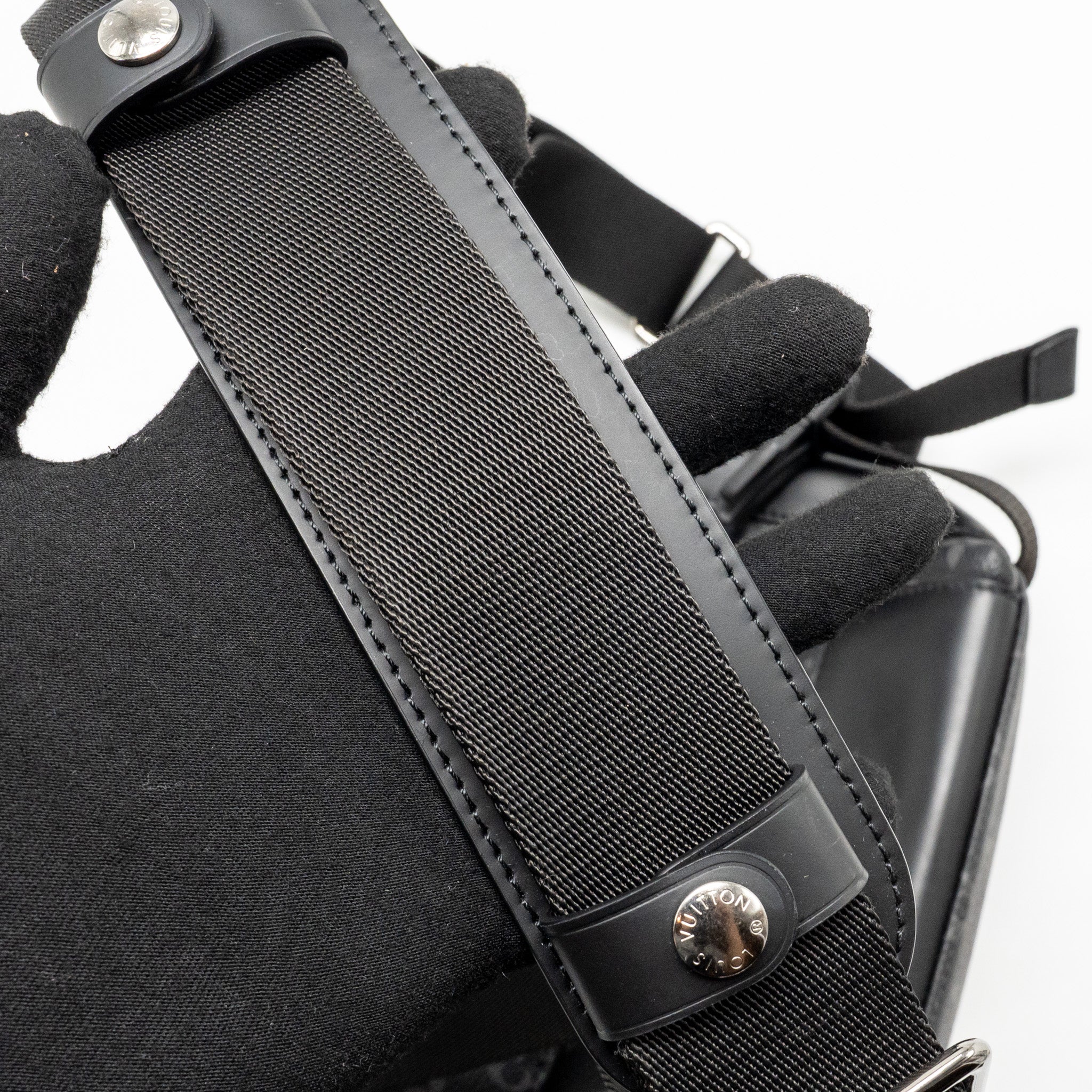 louis-vuitton-messenger-voyager-pm-monogram-eclipse-black-shw