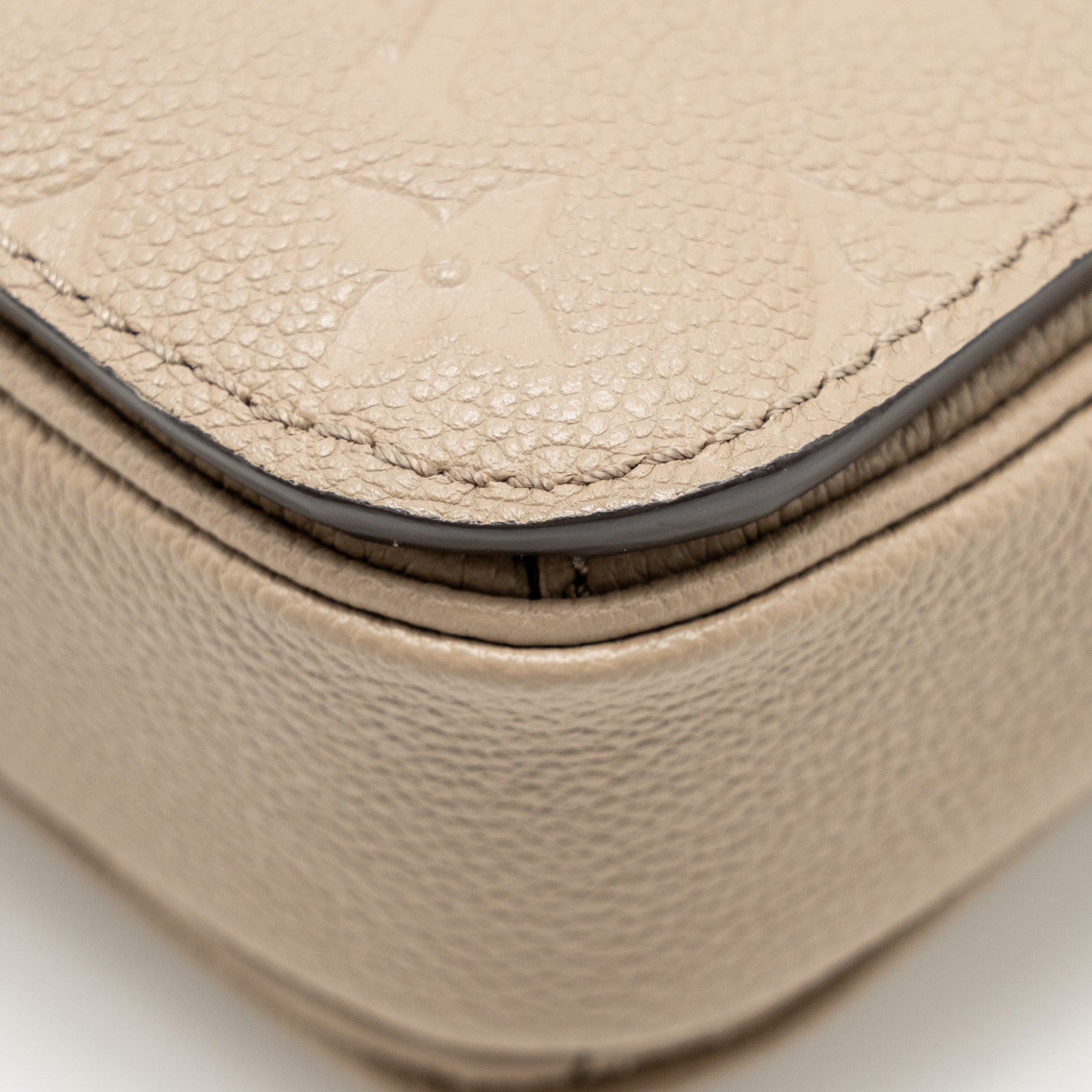 louis-vuitton-pochette-metis-monogram-empreinte-tourterelle-ghw