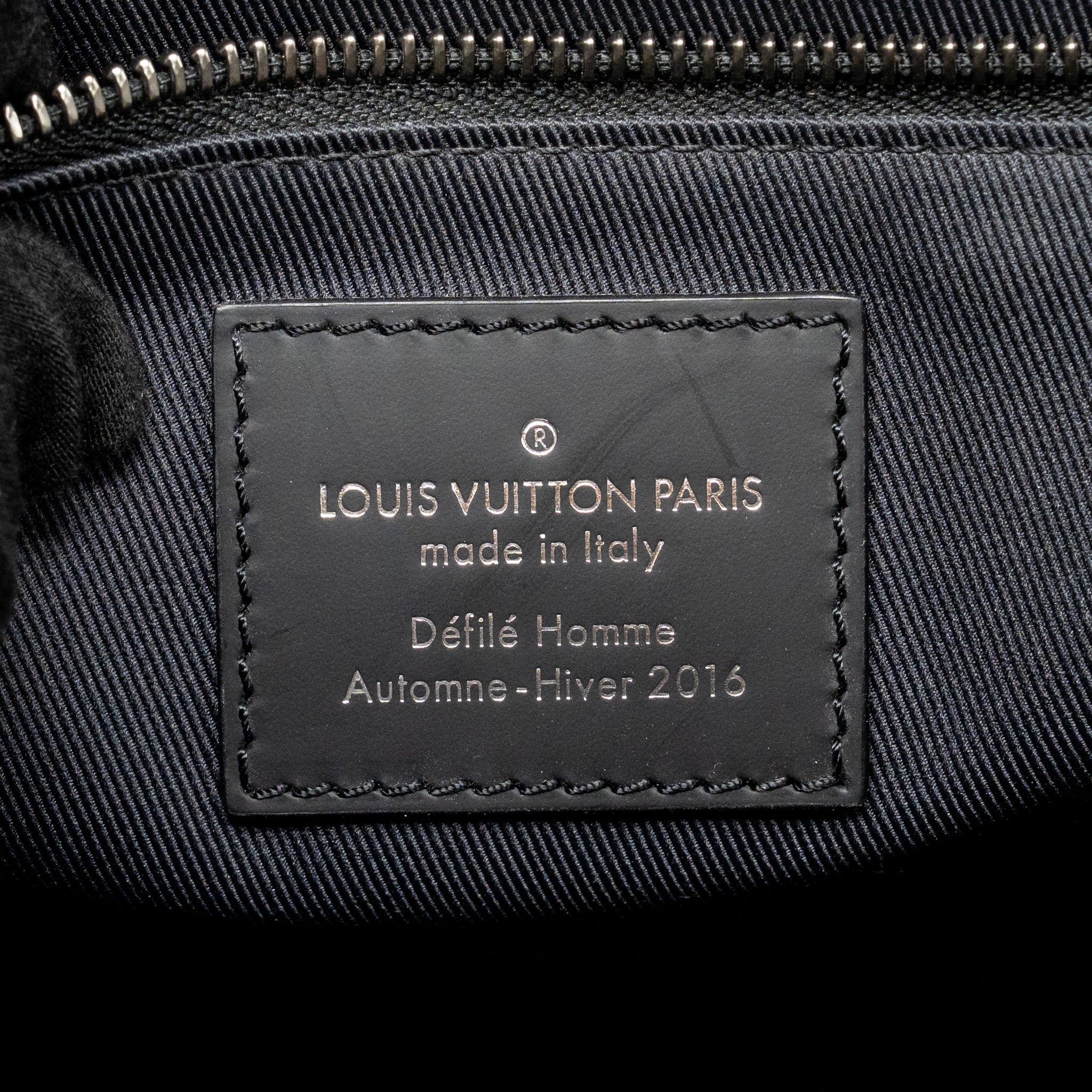 louis-vuitton-messenger-voyager-pm-monogram-eclipse-black-shw