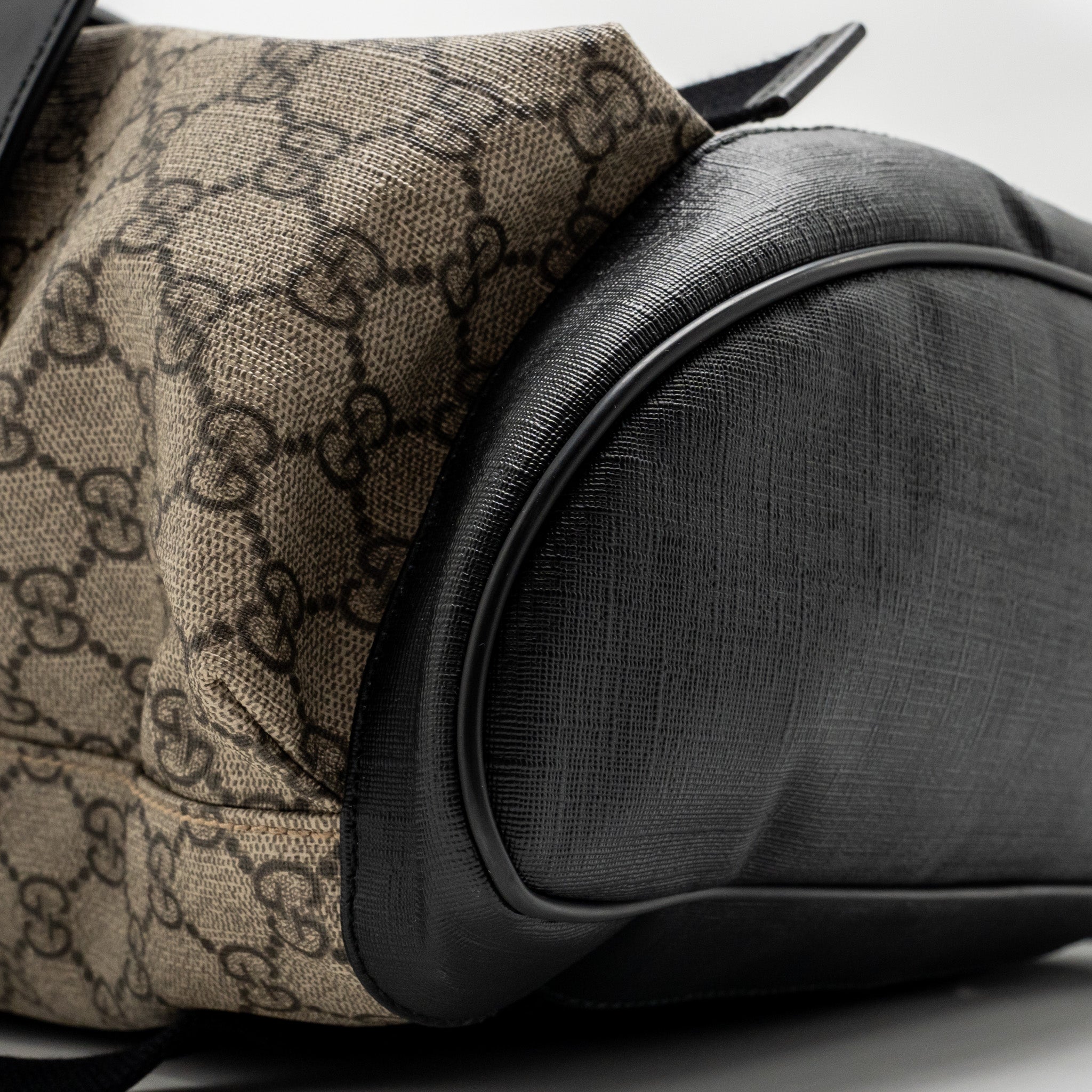 gucci-soft-double-buckle-backpack-gg-supreme-canvas-shw