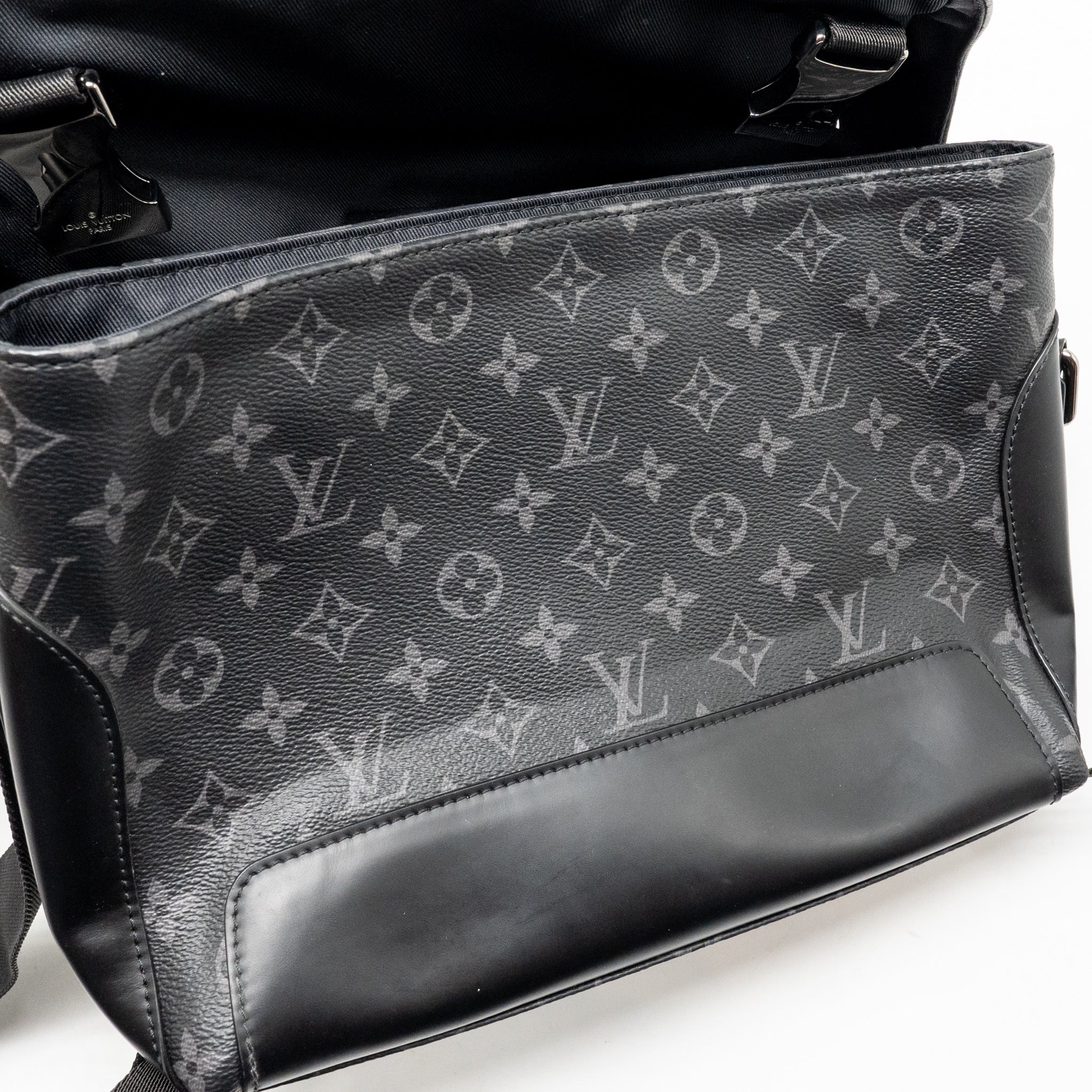 louis-vuitton-messenger-voyager-pm-monogram-eclipse-black-shw