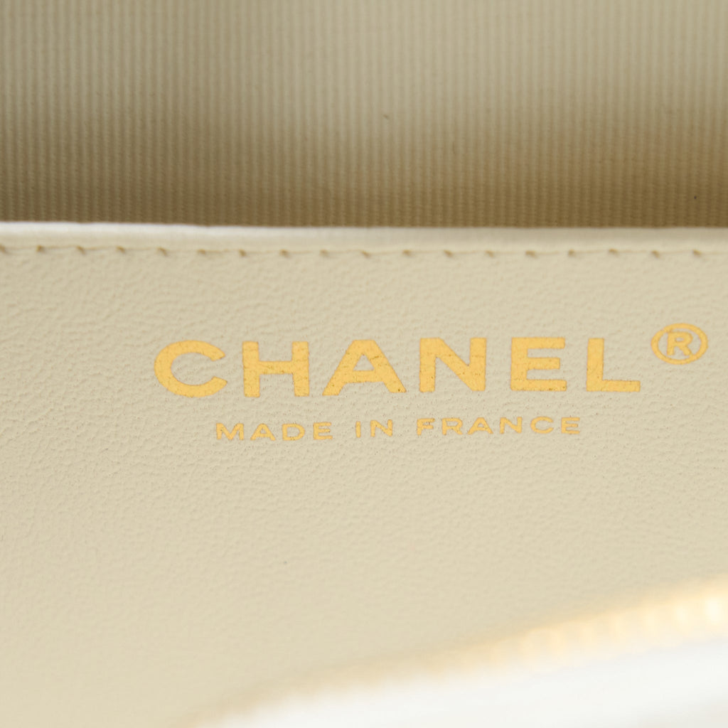 copy-of-chanel-22s-heart-bag-lambskin-white-lghw-microchip