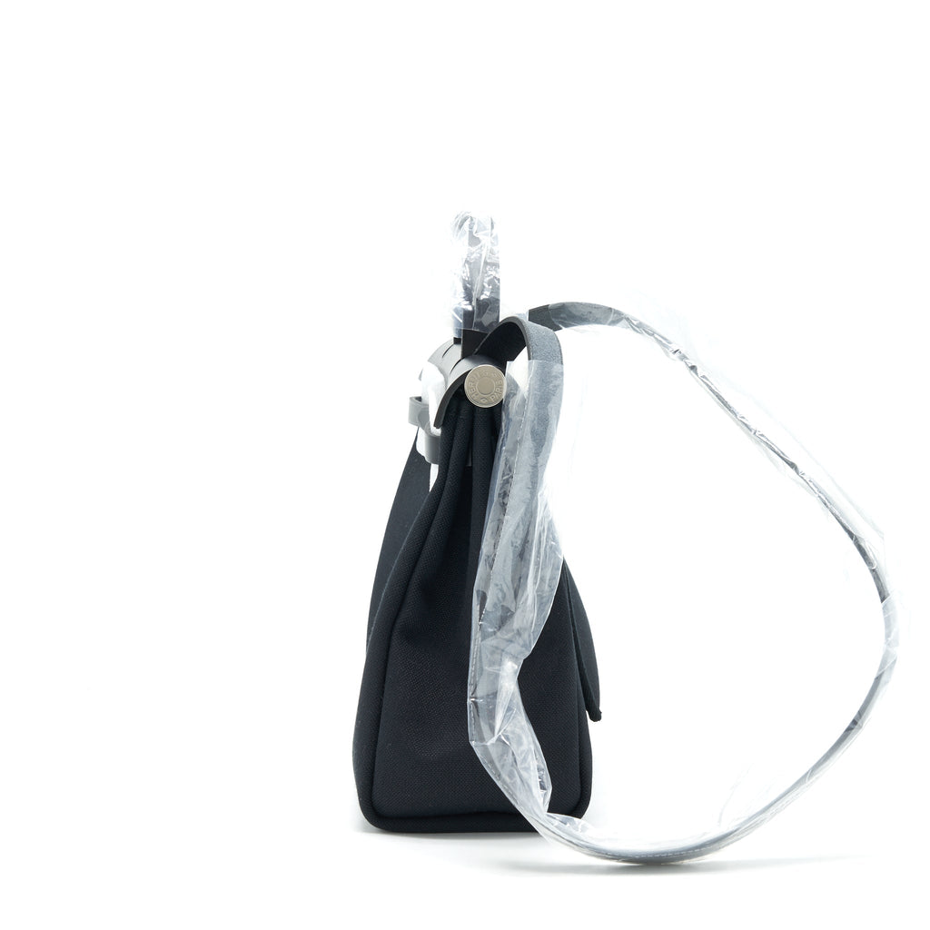 hermes-herbag-zip-31-retourne-bag-in-noir-stamp