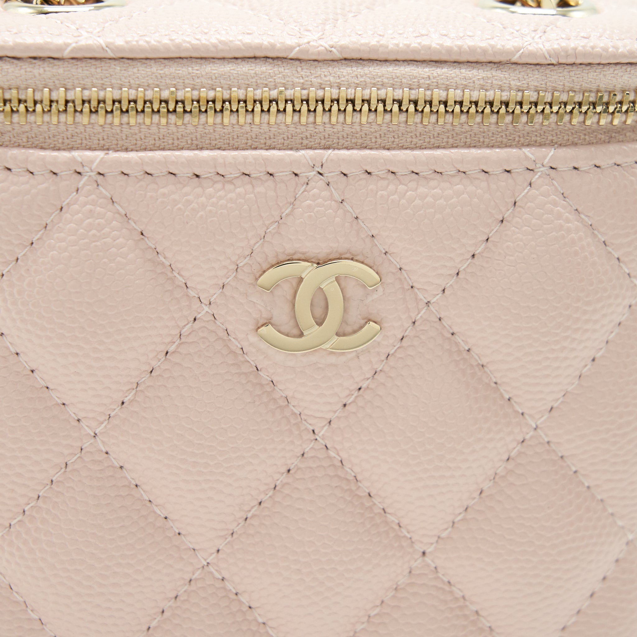chanel-21c-vertical-vanity-on-chain-caviar-light-pink-lghw