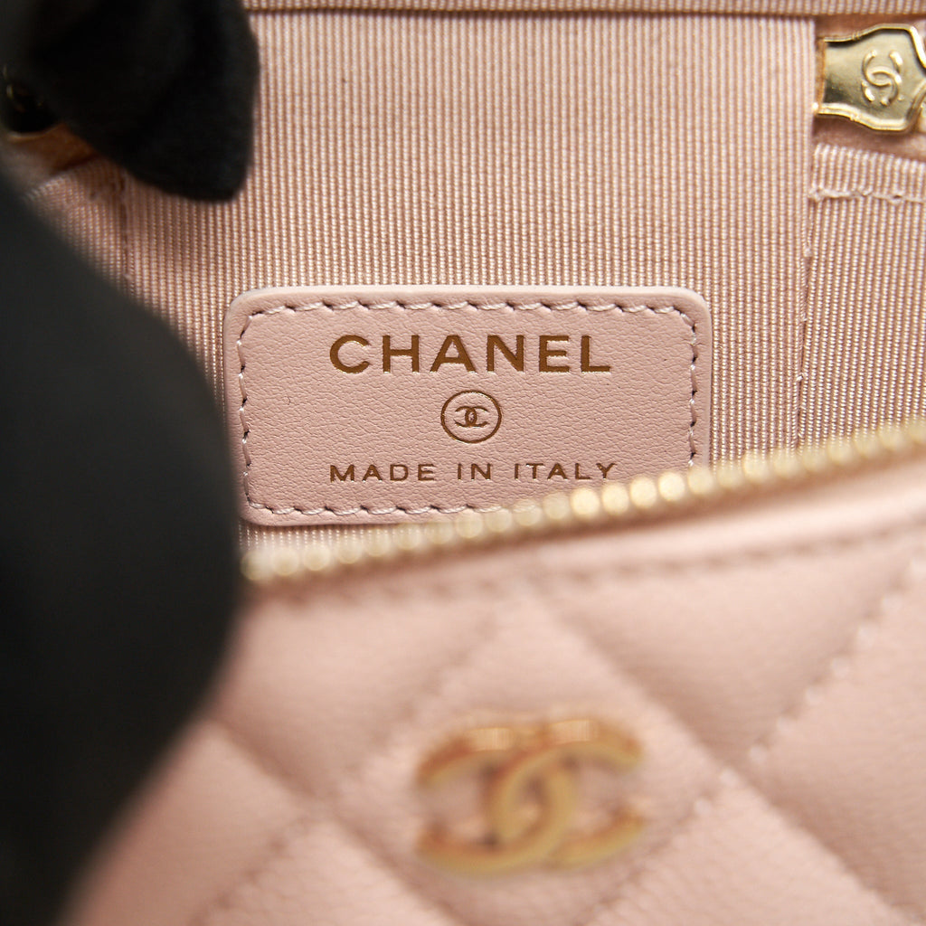 chanel-21c-vertical-vanity-on-chain-caviar-light-pink-lghw