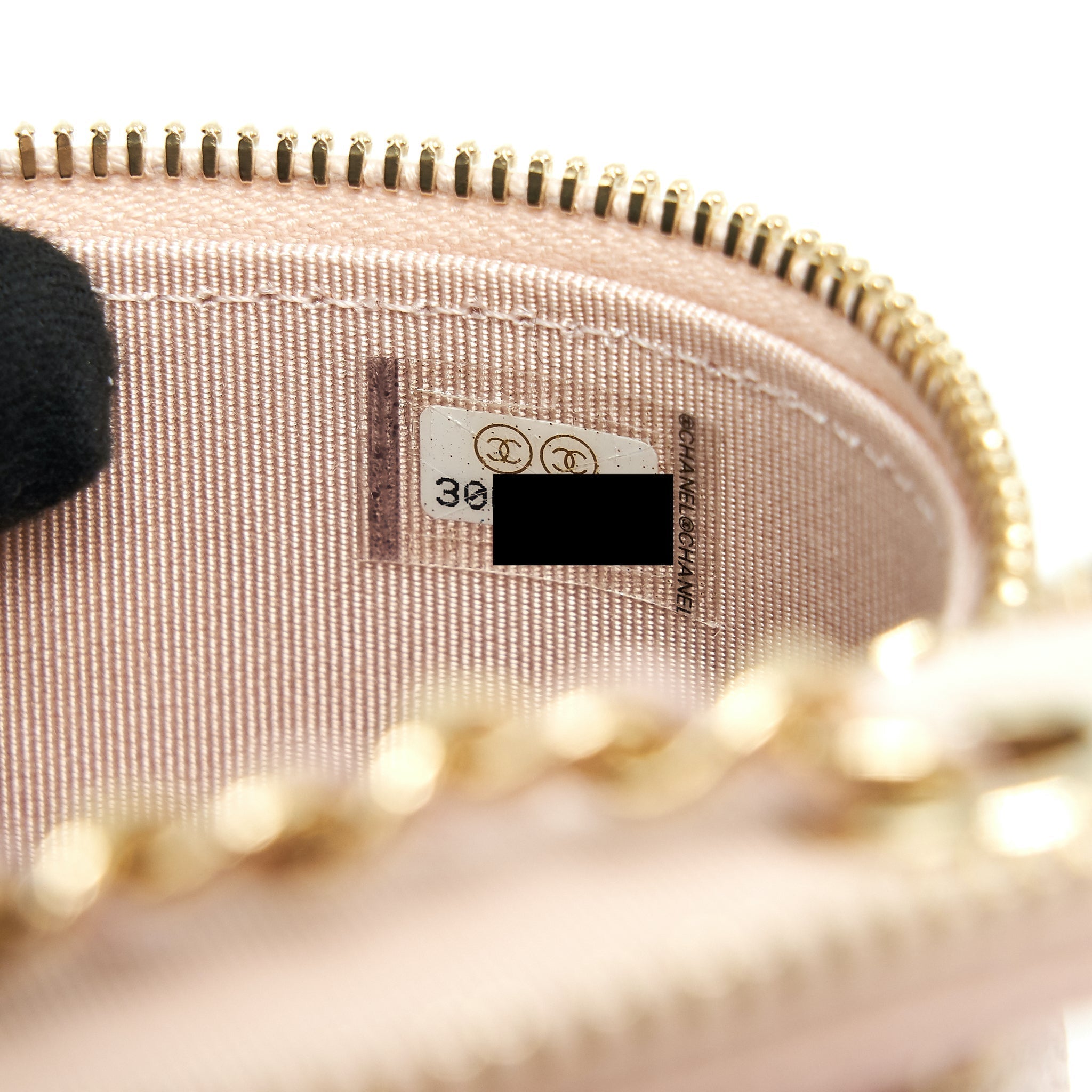 chanel-21c-vertical-vanity-on-chain-caviar-light-pink-lghw