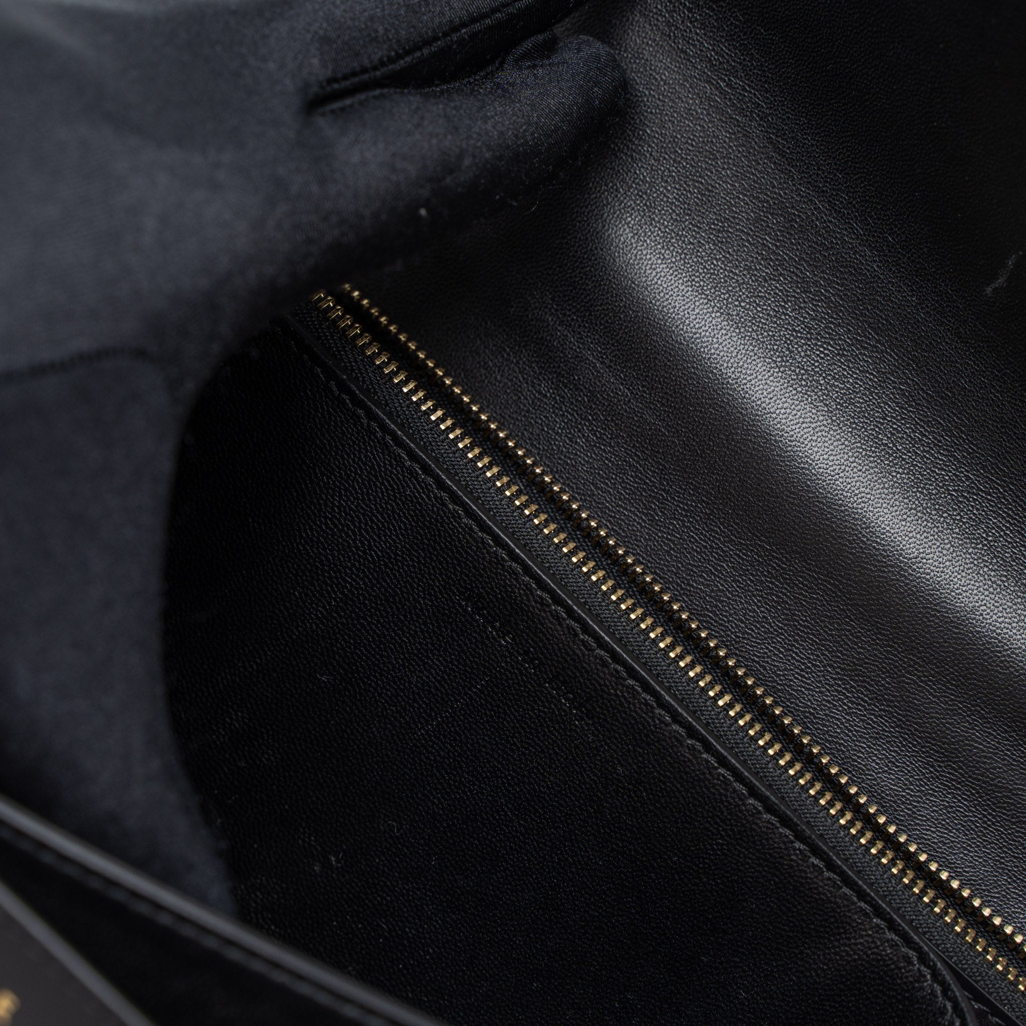 celine-medium-classic-box-calfskin-black-ghw