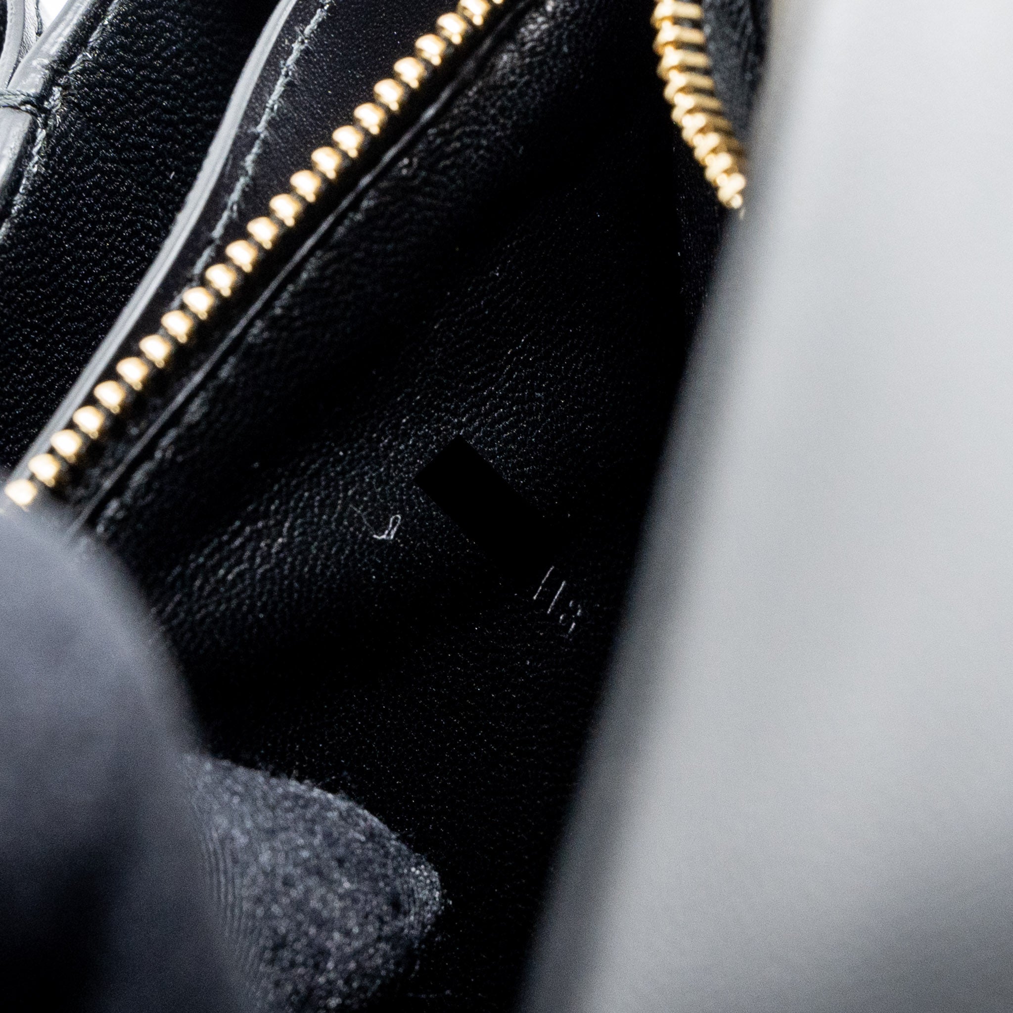 celine-medium-classic-box-calfskin-black-ghw