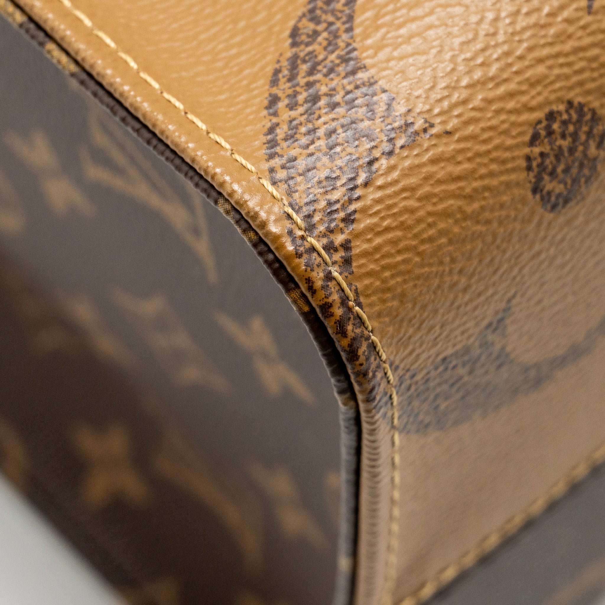 louis-vuitton-onthego-mm-monogram-canvas-ghw-7