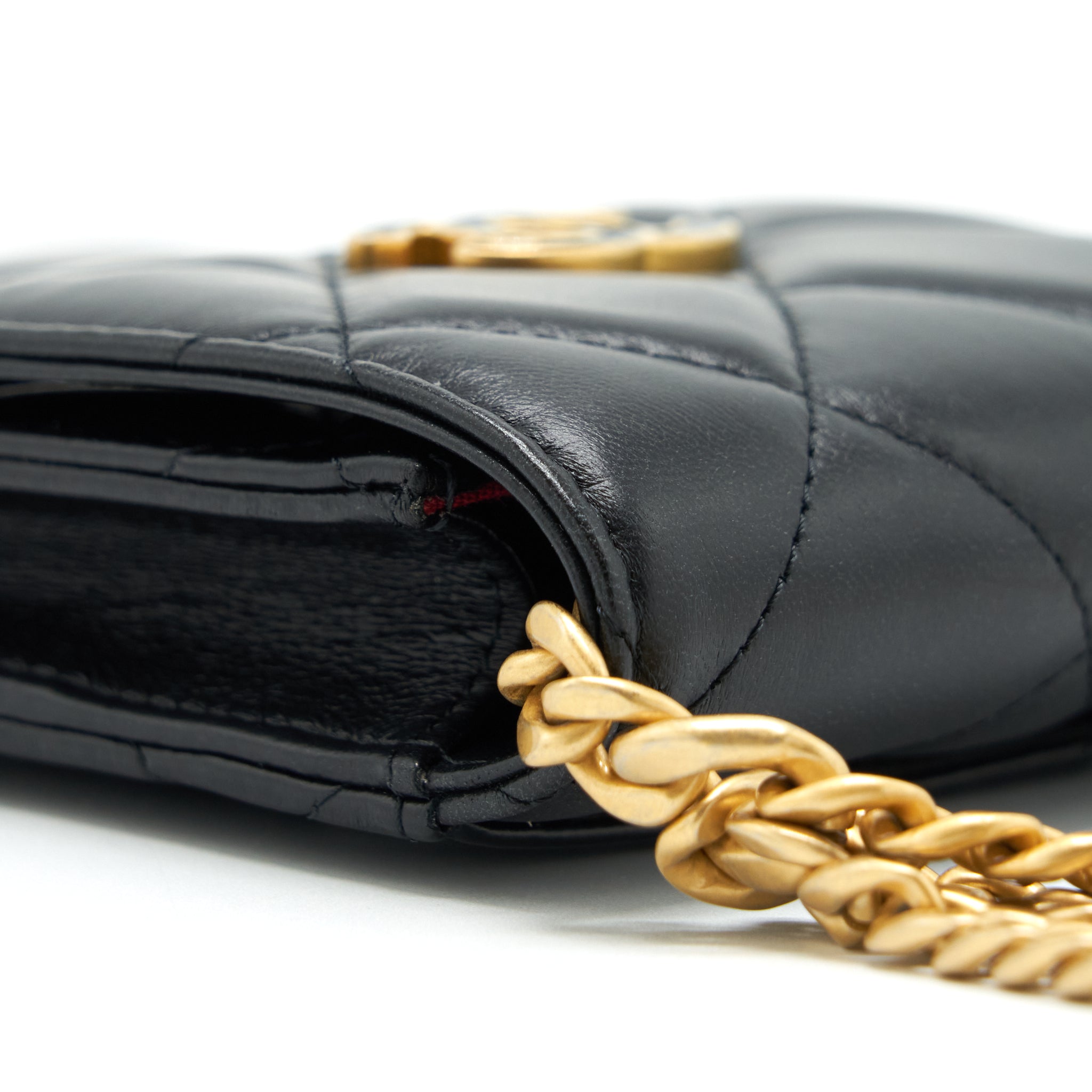 chanel-22p-vertical-mini-flap-phone-case-lambskin-black-with-enamel-and-gold-hardware