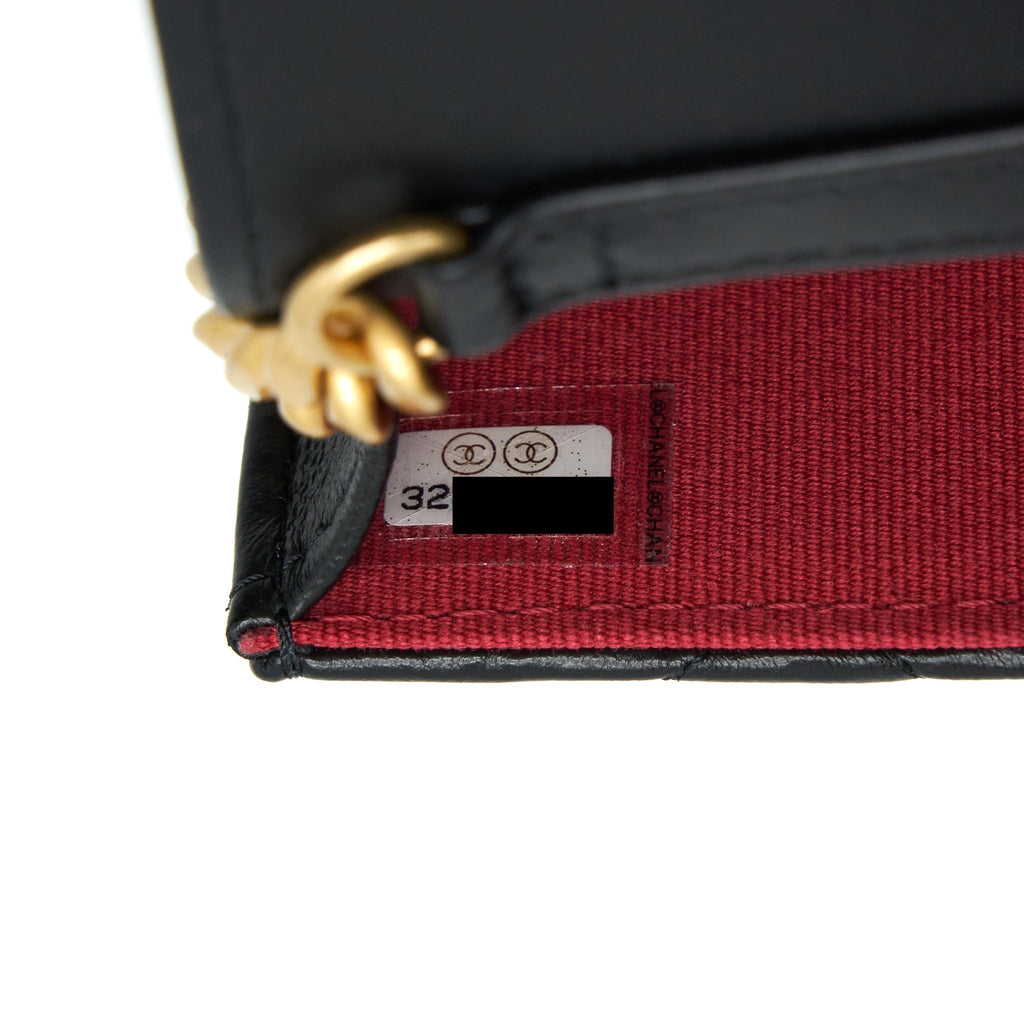 chanel-22p-vertical-mini-flap-phone-case-lambskin-black-with-enamel-and-gold-hardware