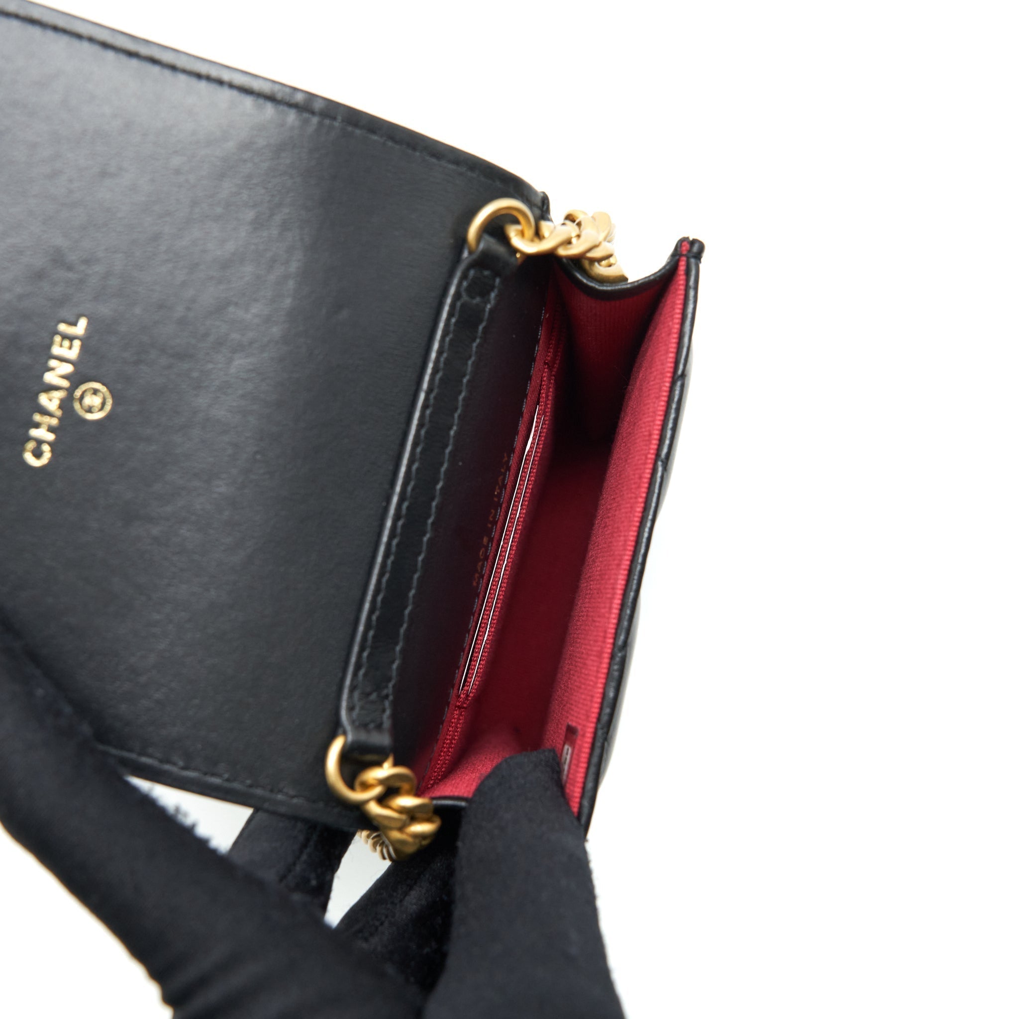 chanel-22p-vertical-mini-flap-phone-case-lambskin-black-with-enamel-and-gold-hardware