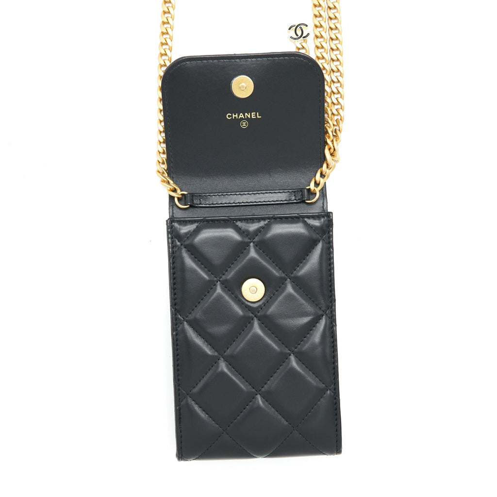 chanel-22p-vertical-mini-flap-phone-case-lambskin-black-with-enamel-and-gold-hardware