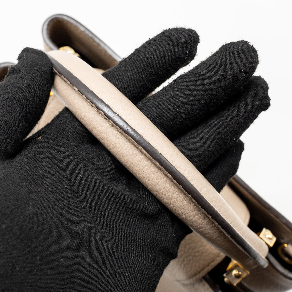 louis-vuitton-capucines-mm-taurillon-leather-light-grey-ghw
