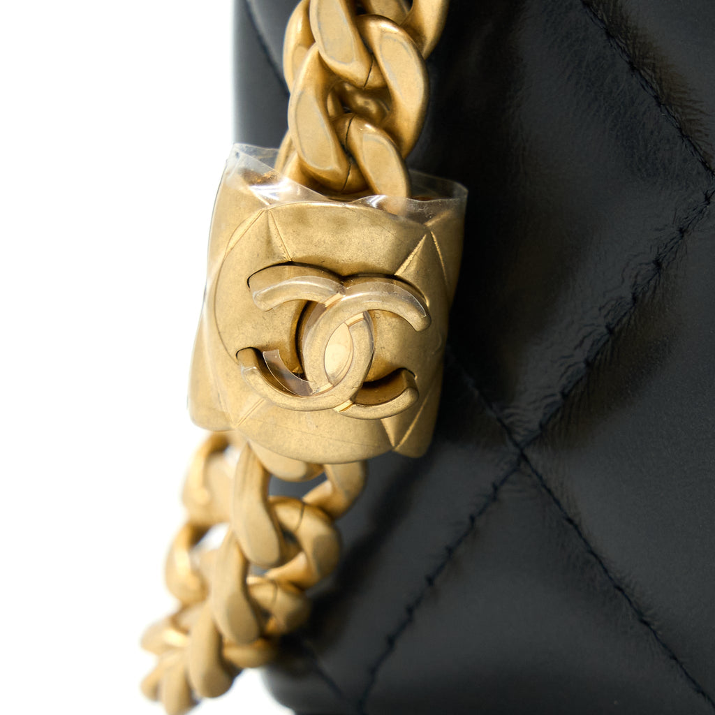 chanel-22k-gold-pillar-adjustable-chain-long-vanity-lambskin-black-ghw-microchip
