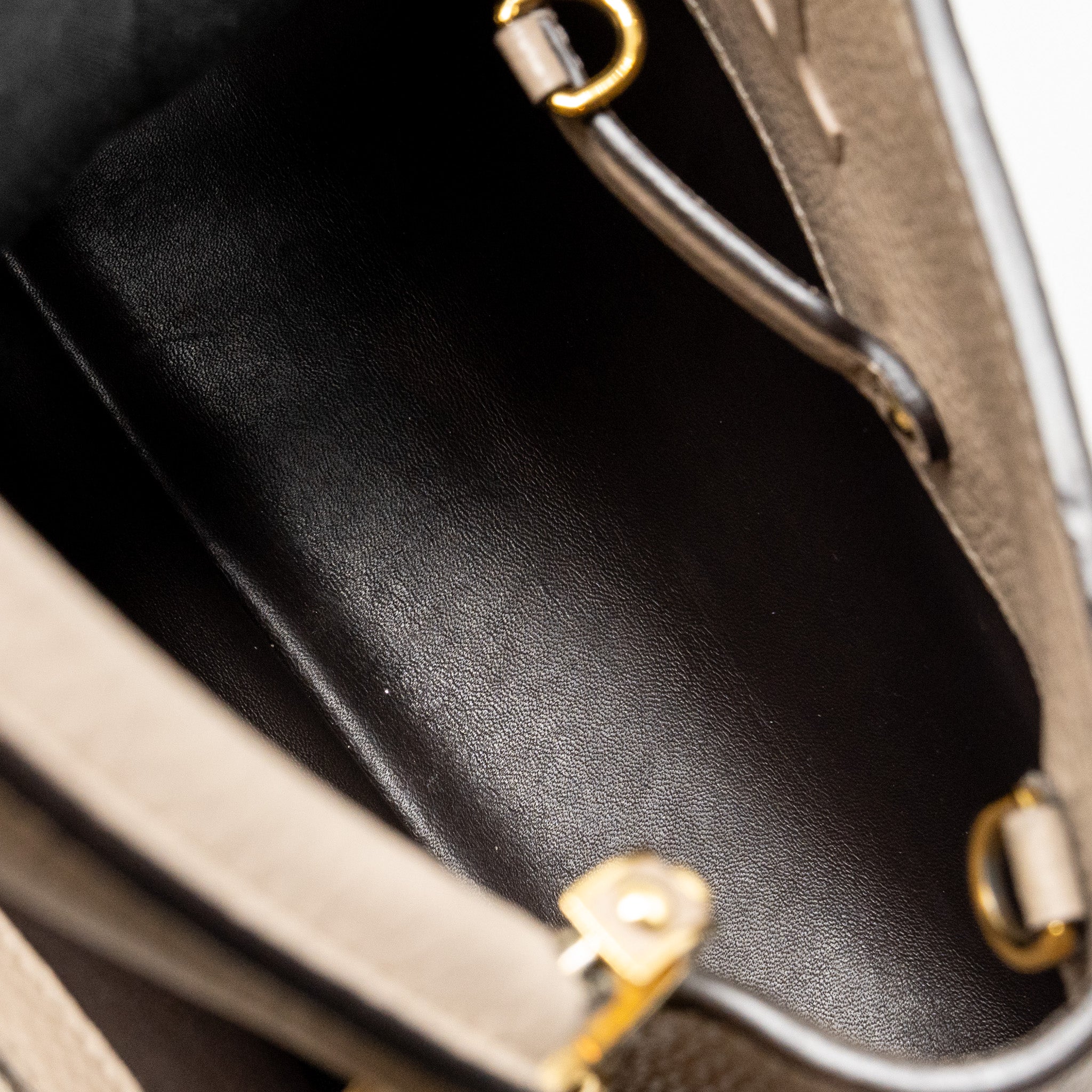 louis-vuitton-capucines-mm-taurillon-leather-light-grey-ghw