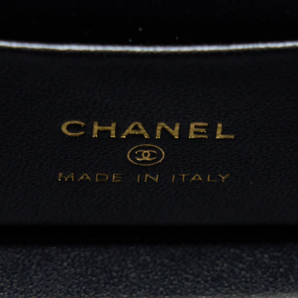 chanel-22k-gold-pillar-adjustable-chain-long-vanity-lambskin-black-ghw-microchip