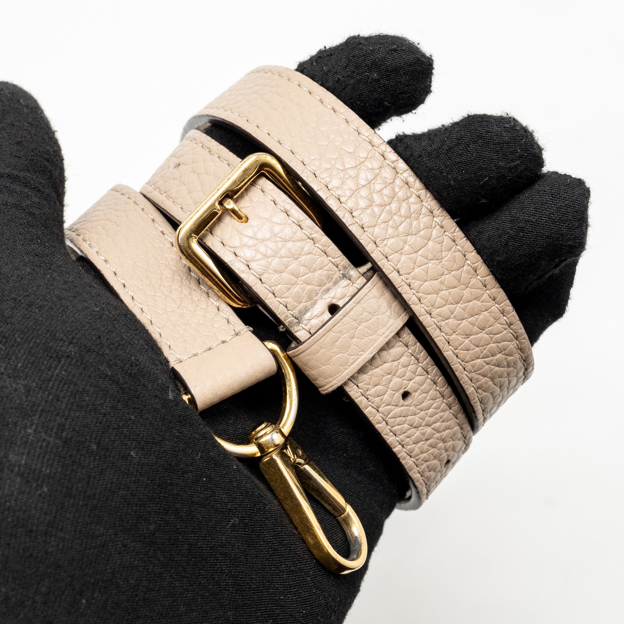 louis-vuitton-capucines-mm-taurillon-leather-light-grey-ghw