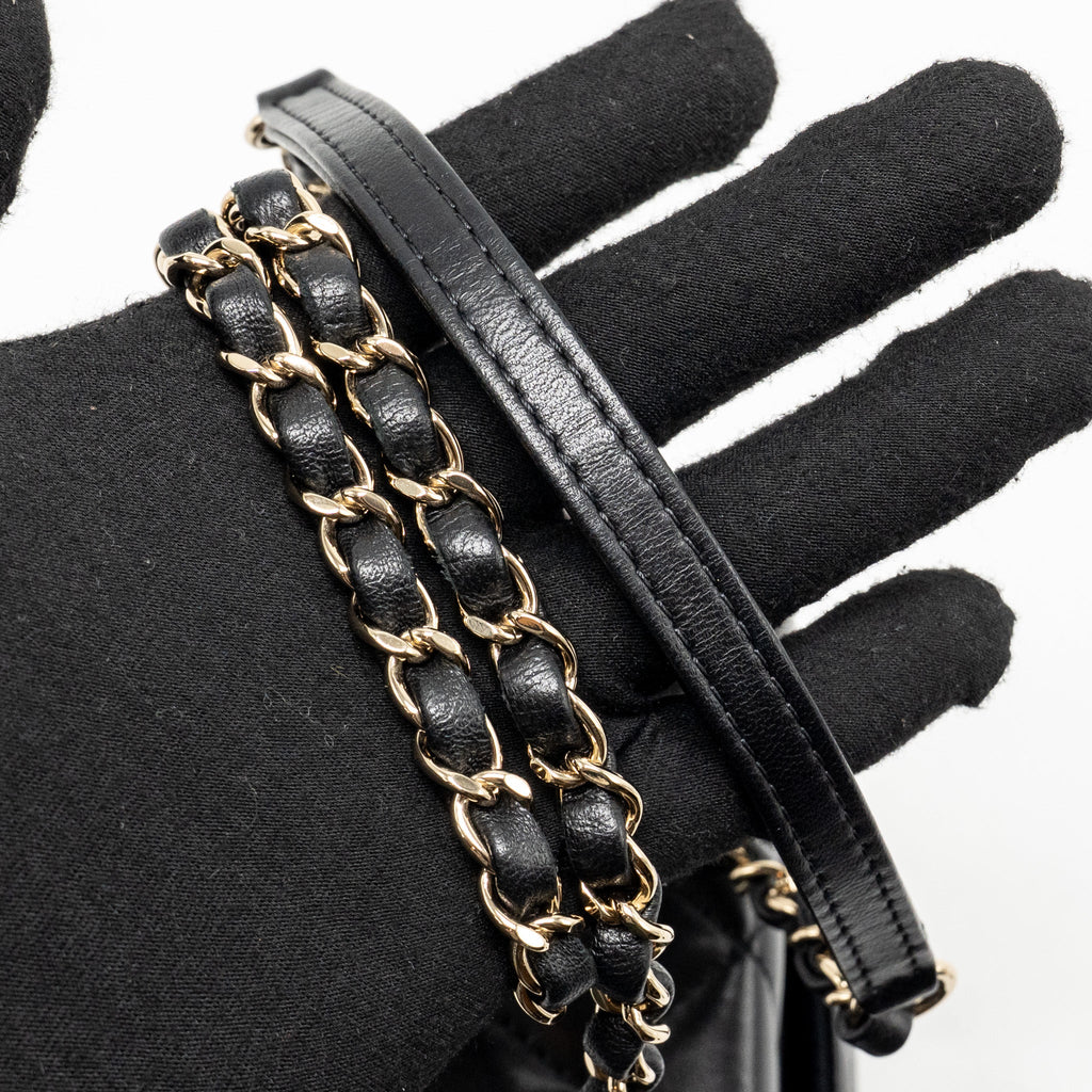 chanel-flap-vanity-with-chain-lambskin-black-lgwh-microchip