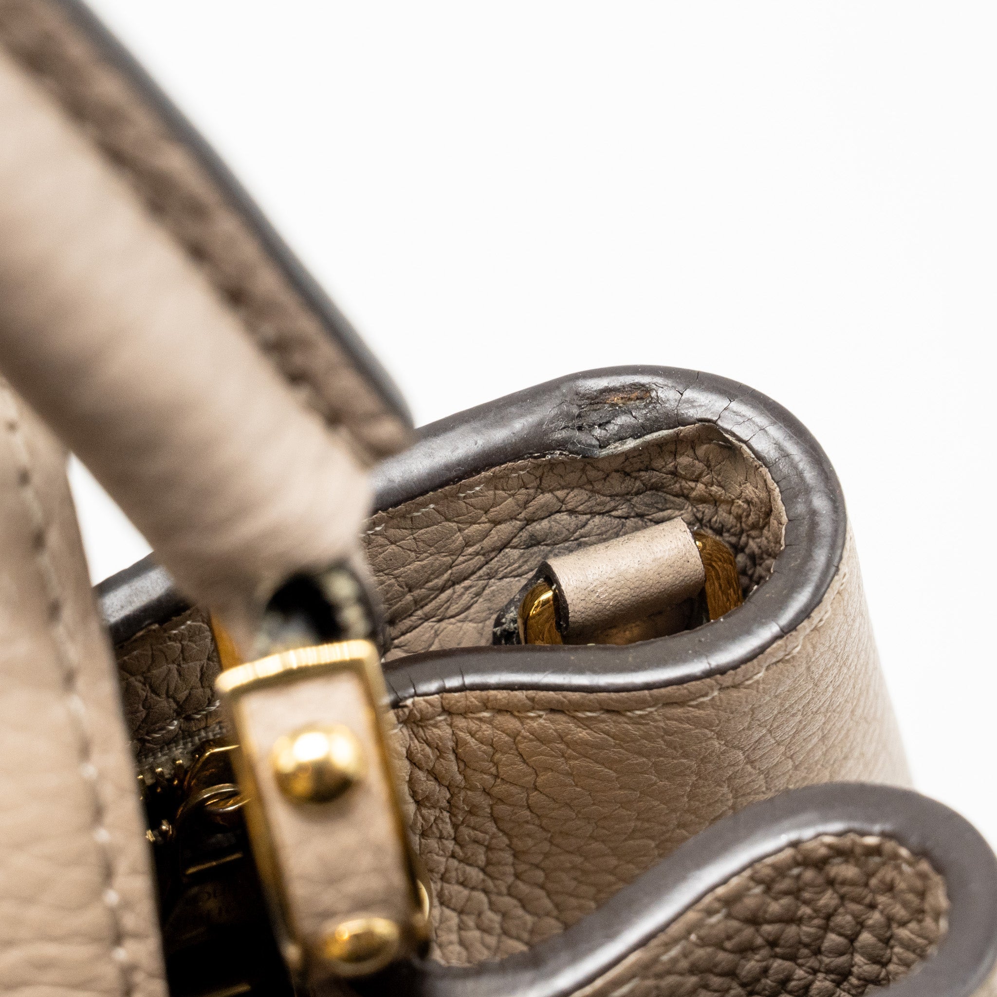 louis-vuitton-capucines-mm-taurillon-leather-light-grey-ghw